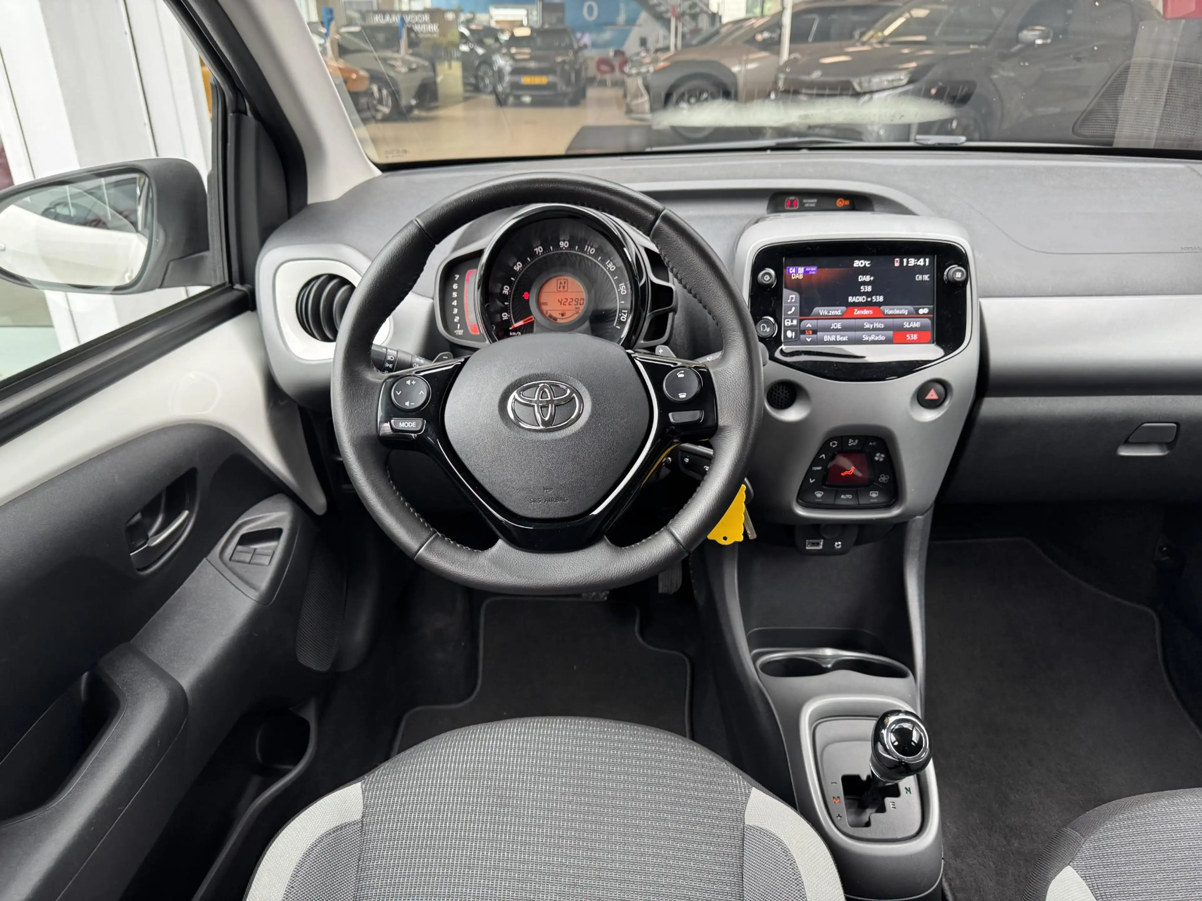 Toyota Aygo 1.0 VVT-i x-joy cabrio — photo 10