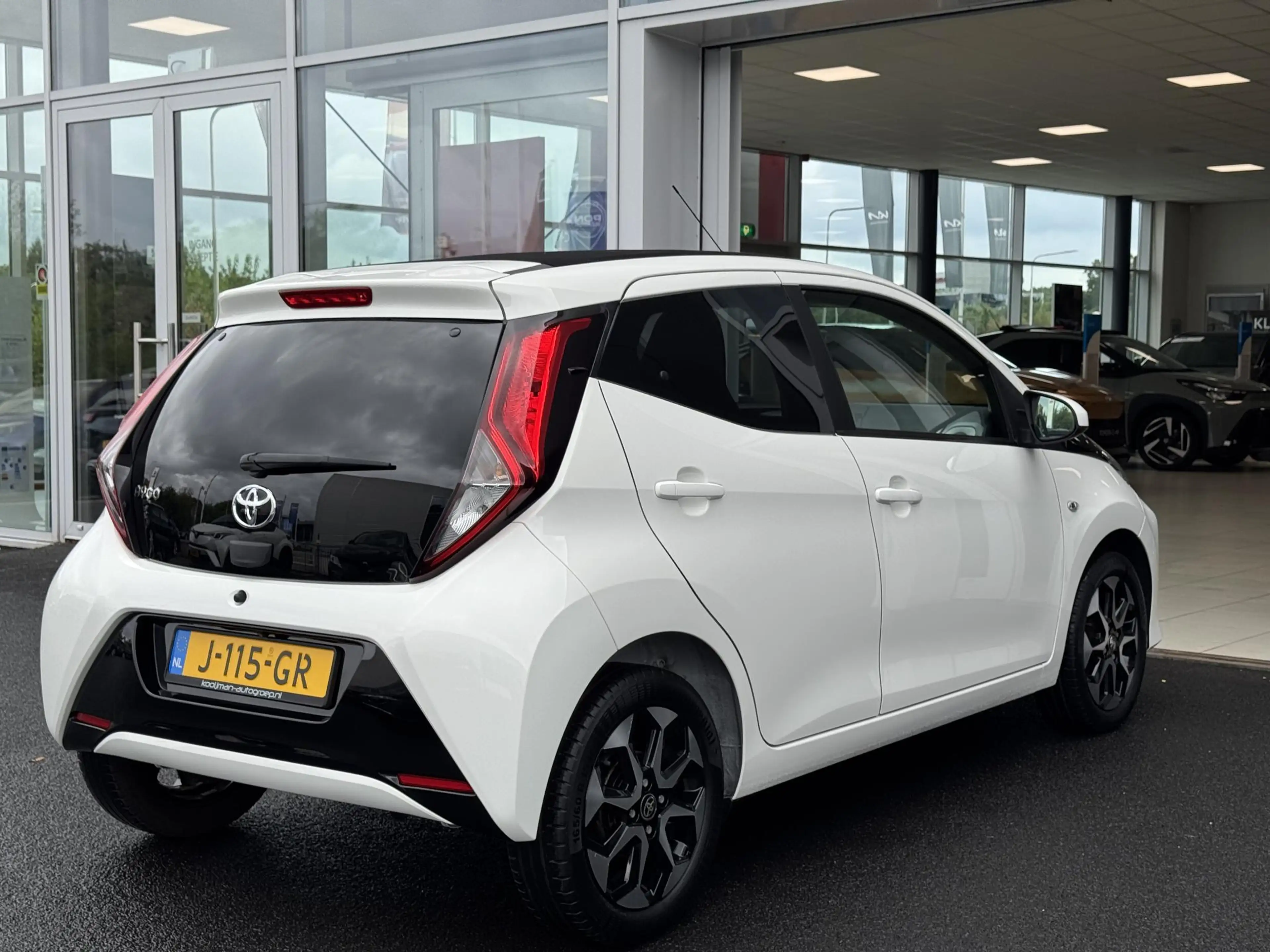 Toyota Aygo 1.0 VVT-i x-joy cabrio — photo 7