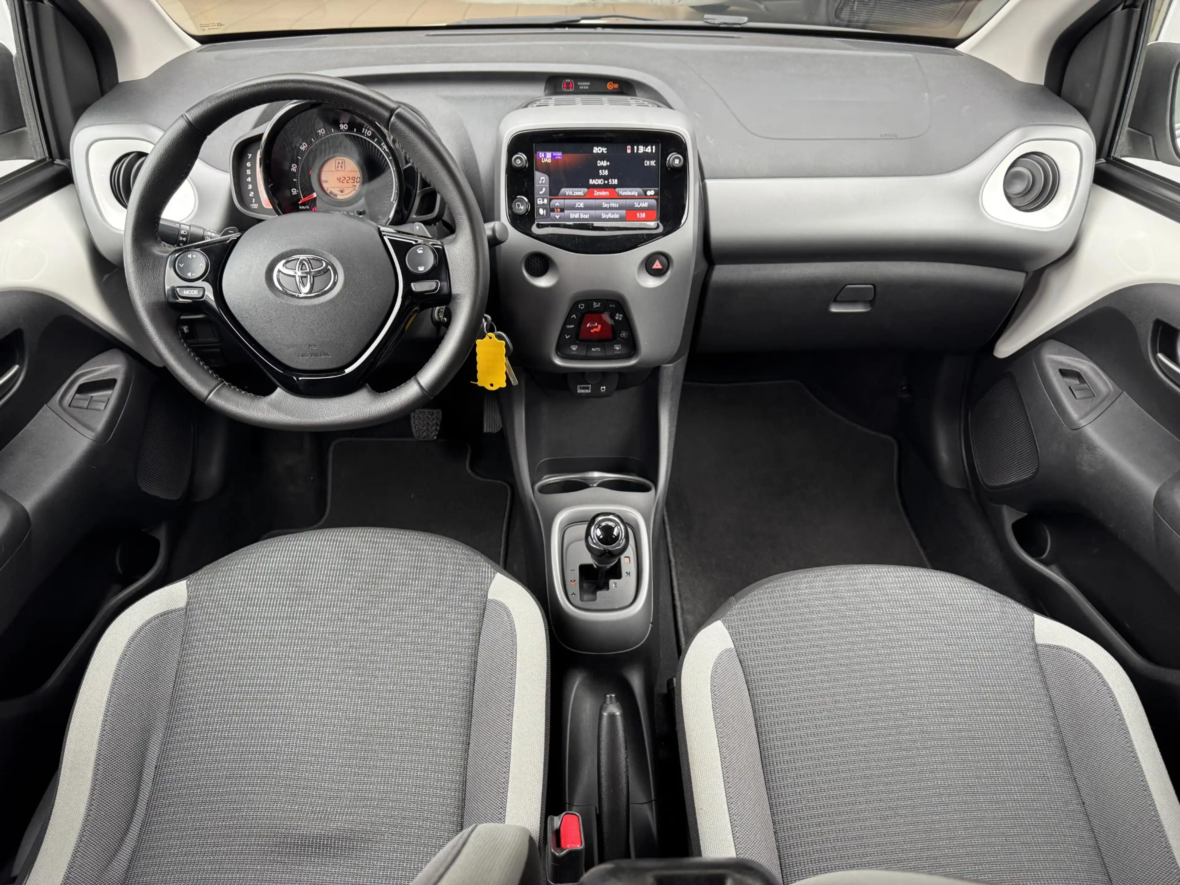 Toyota Aygo 1.0 VVT-i x-joy cabrio — photo 9