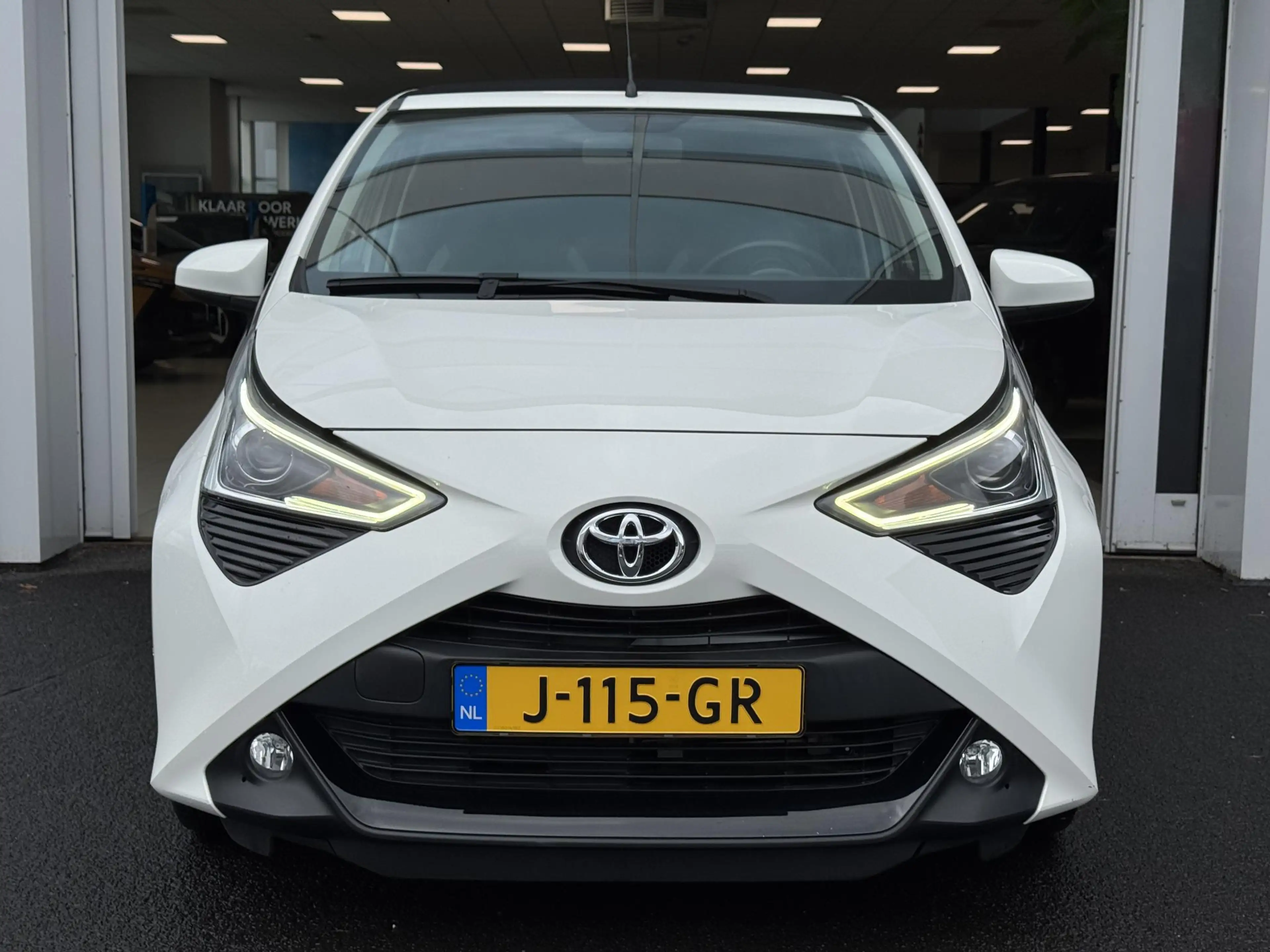 Toyota Aygo 1.0 VVT-i x-joy cabrio — photo 2