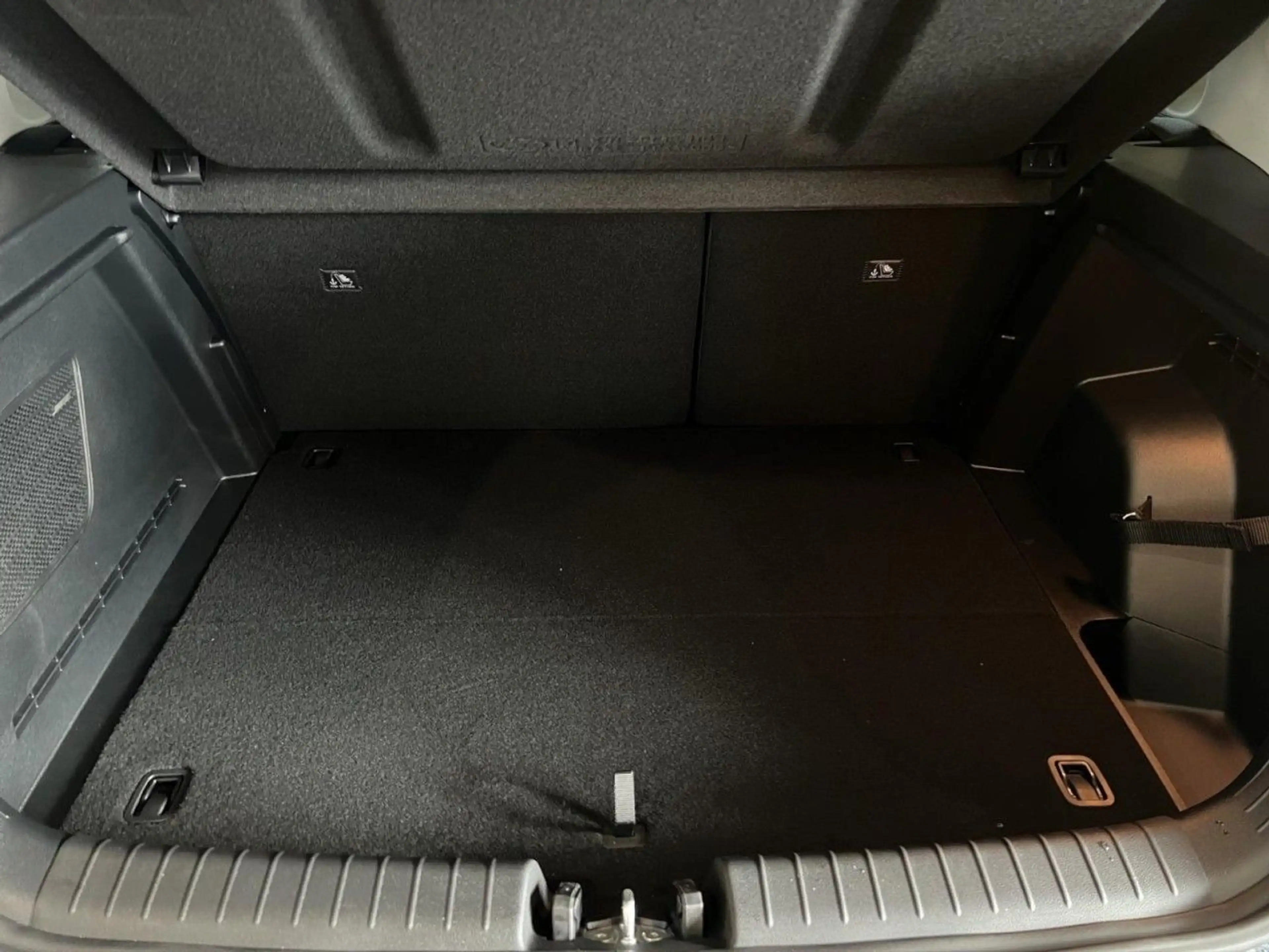 Hyundai BAYON PRIME MIT PDC+BOSE SOUND+SMART KEY U.V.M.! — photo 8