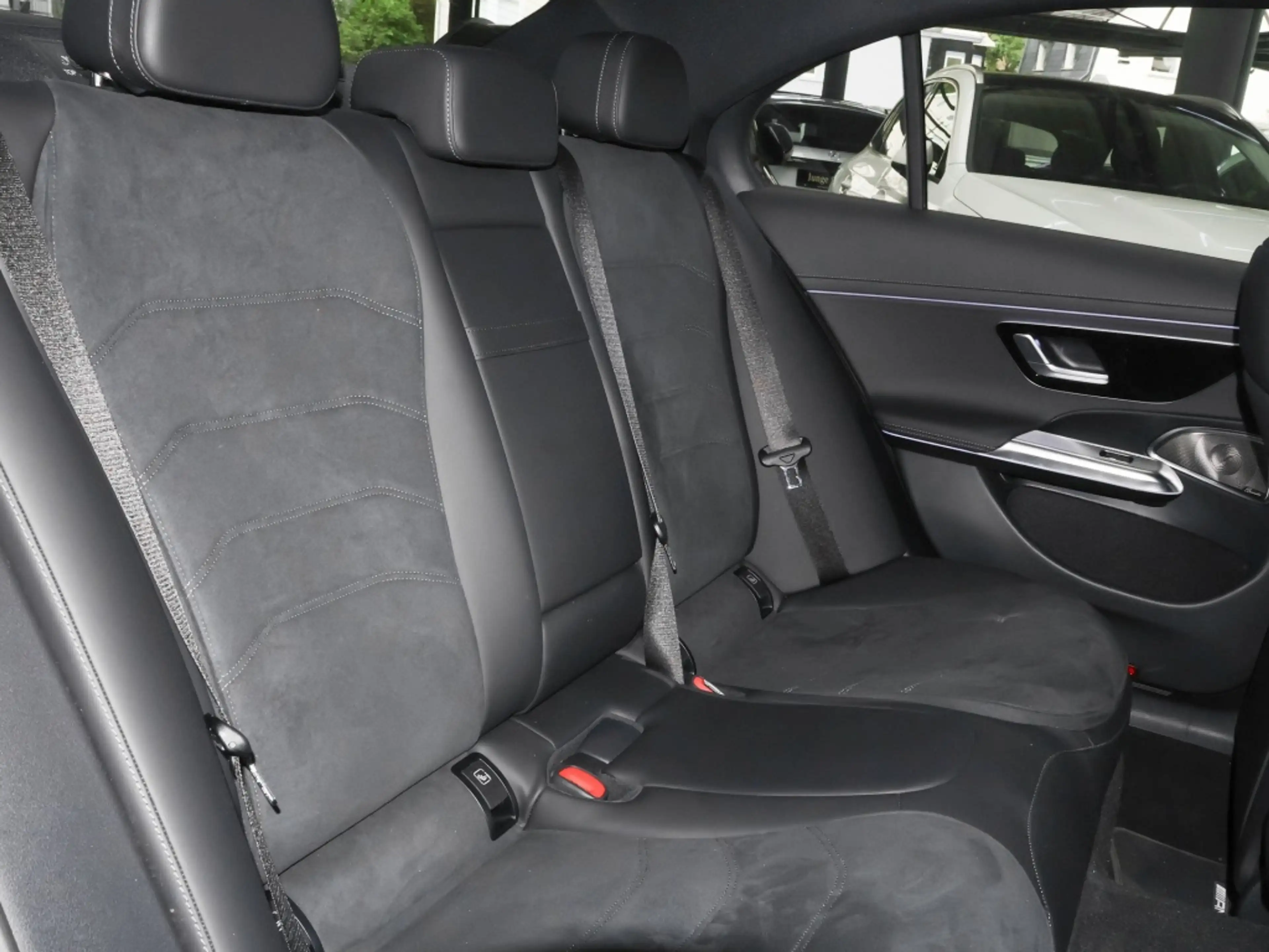 Mercedes-Benz E 220 d 4M AMG-Sport/Pano/Super/360/Burm/DIGITAL — photo 5