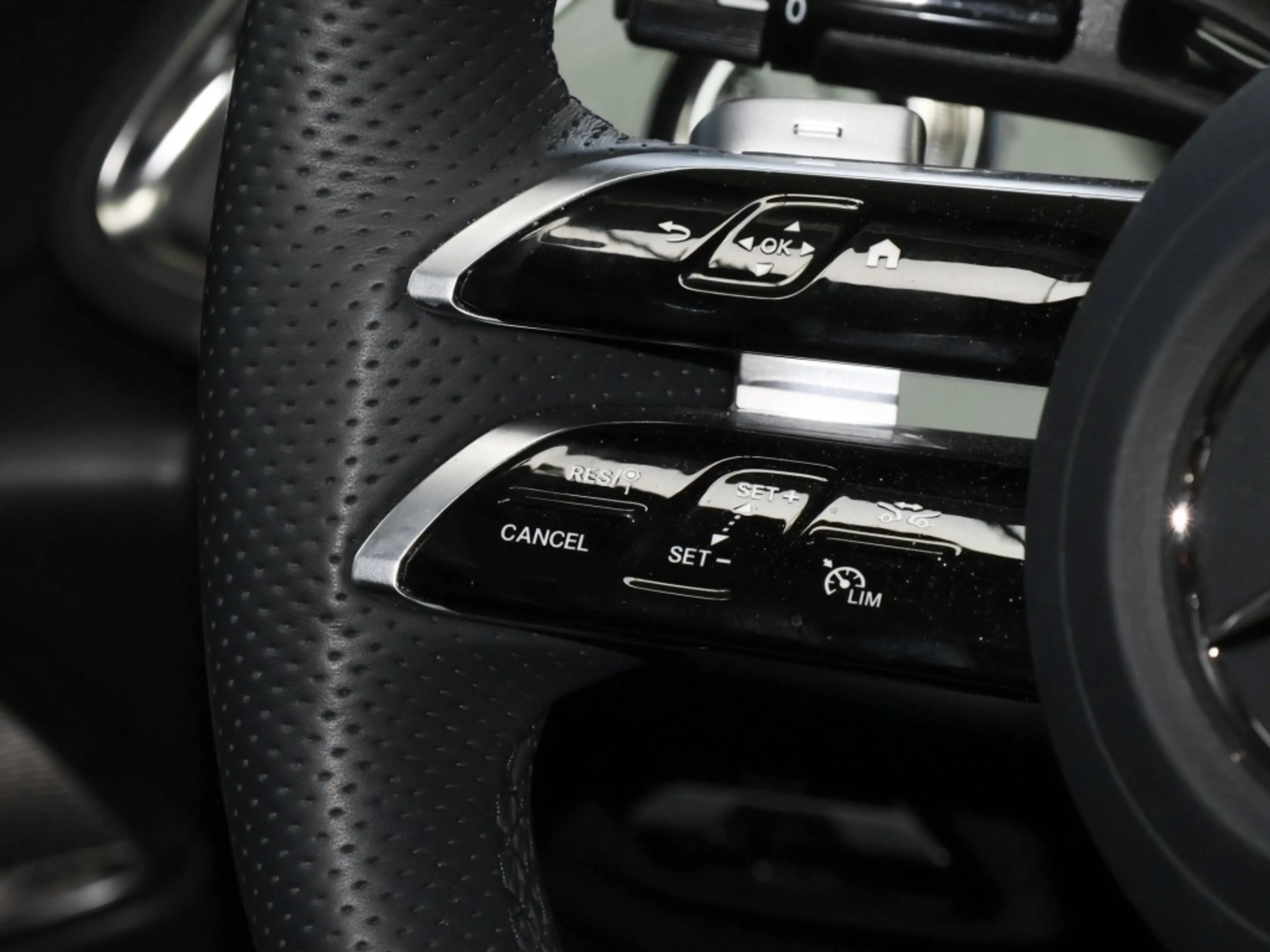 Mercedes-Benz E 220 d 4M AMG-Sport/Pano/Super/360/Burm/DIGITAL — photo 12