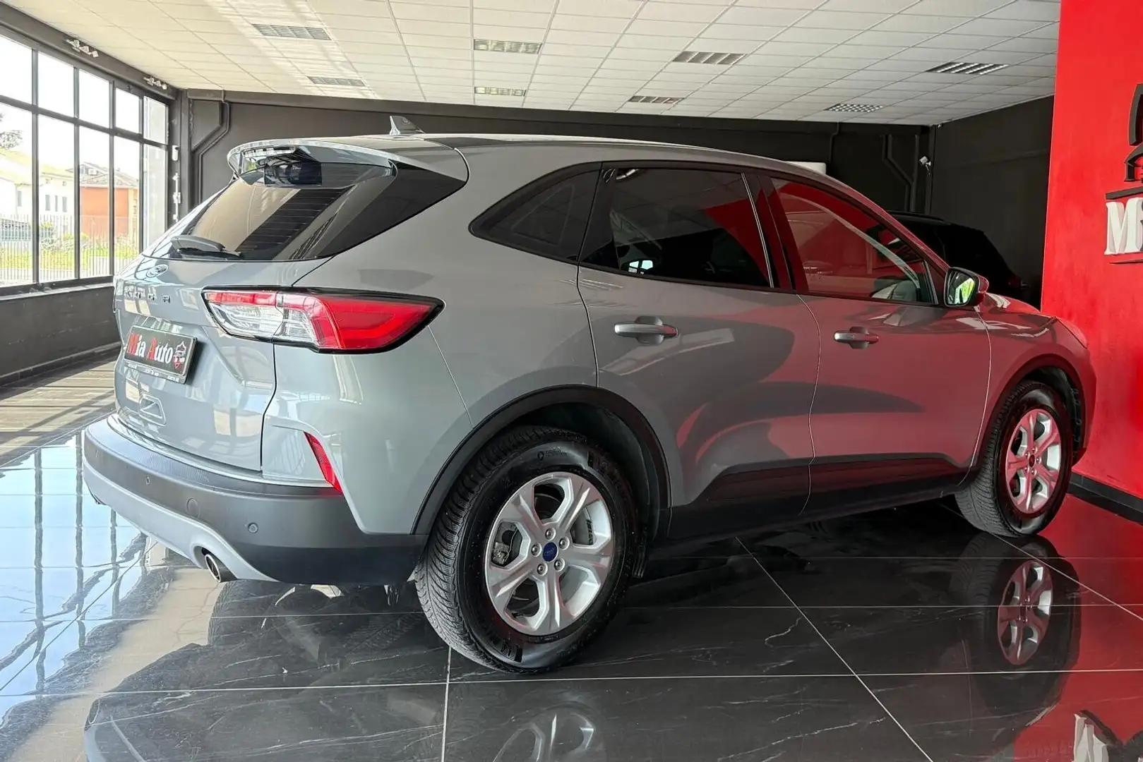 Ford Kuga 1.5 EcoBlue 120 CV aut. 2WD Titanium Business Grigio - 2