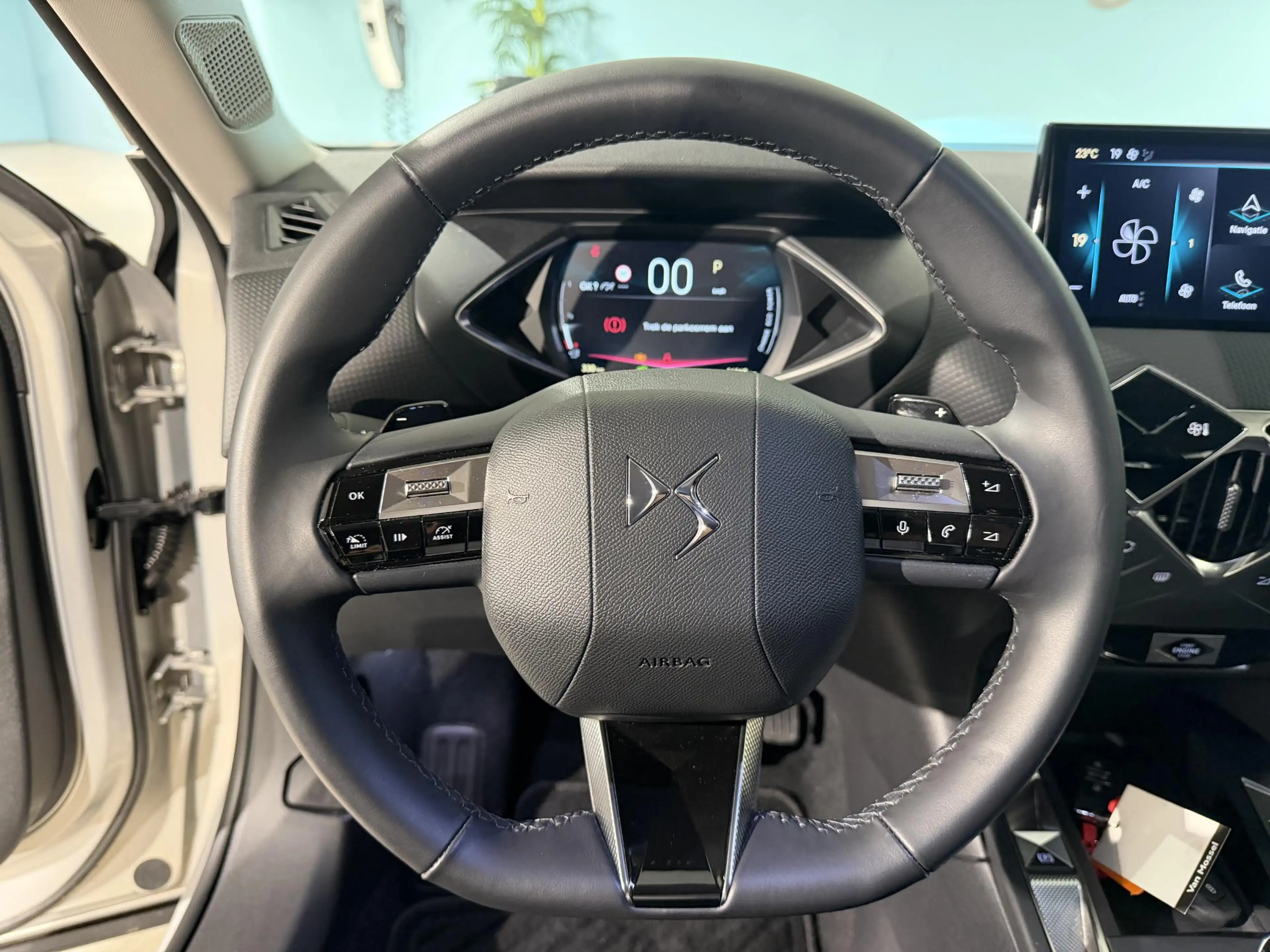 DS Automobiles DS 3 1.2 Hybrid 145 Ligne Business — photo 6