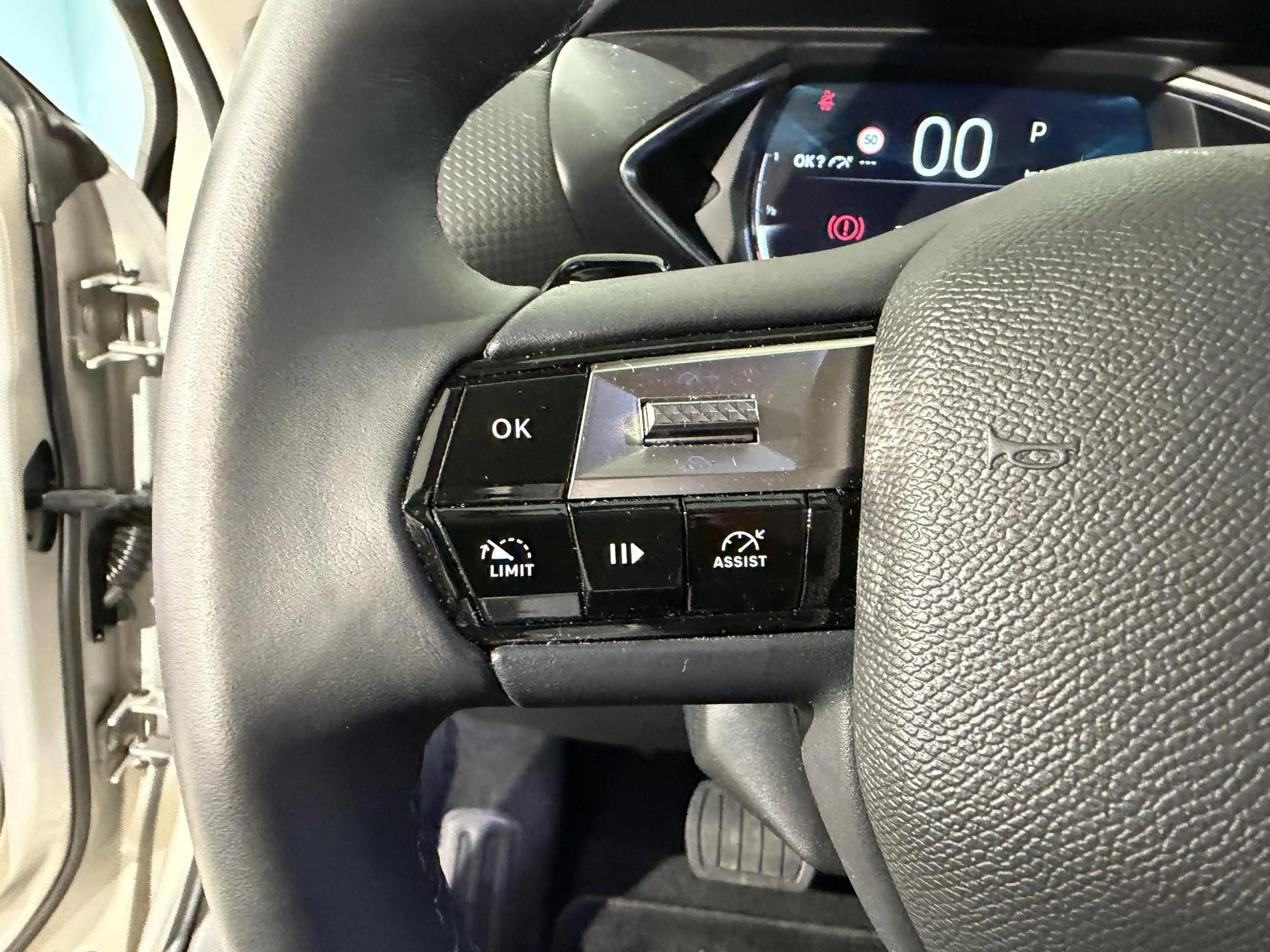 DS Automobiles DS 3 1.2 Hybrid 145 Ligne Business — photo 7