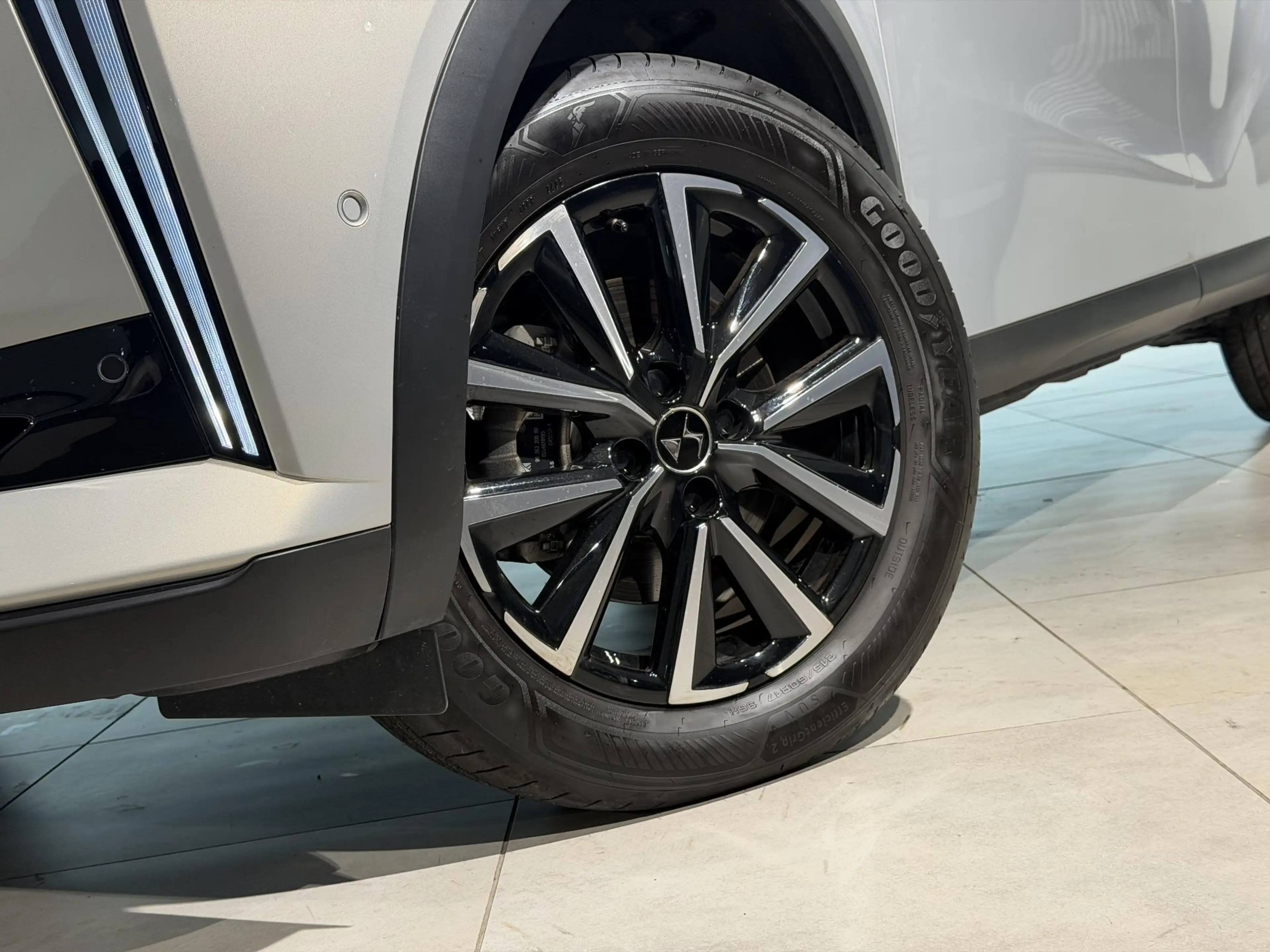 DS Automobiles DS 3 1.2 Hybrid 145 Ligne Business — photo 3