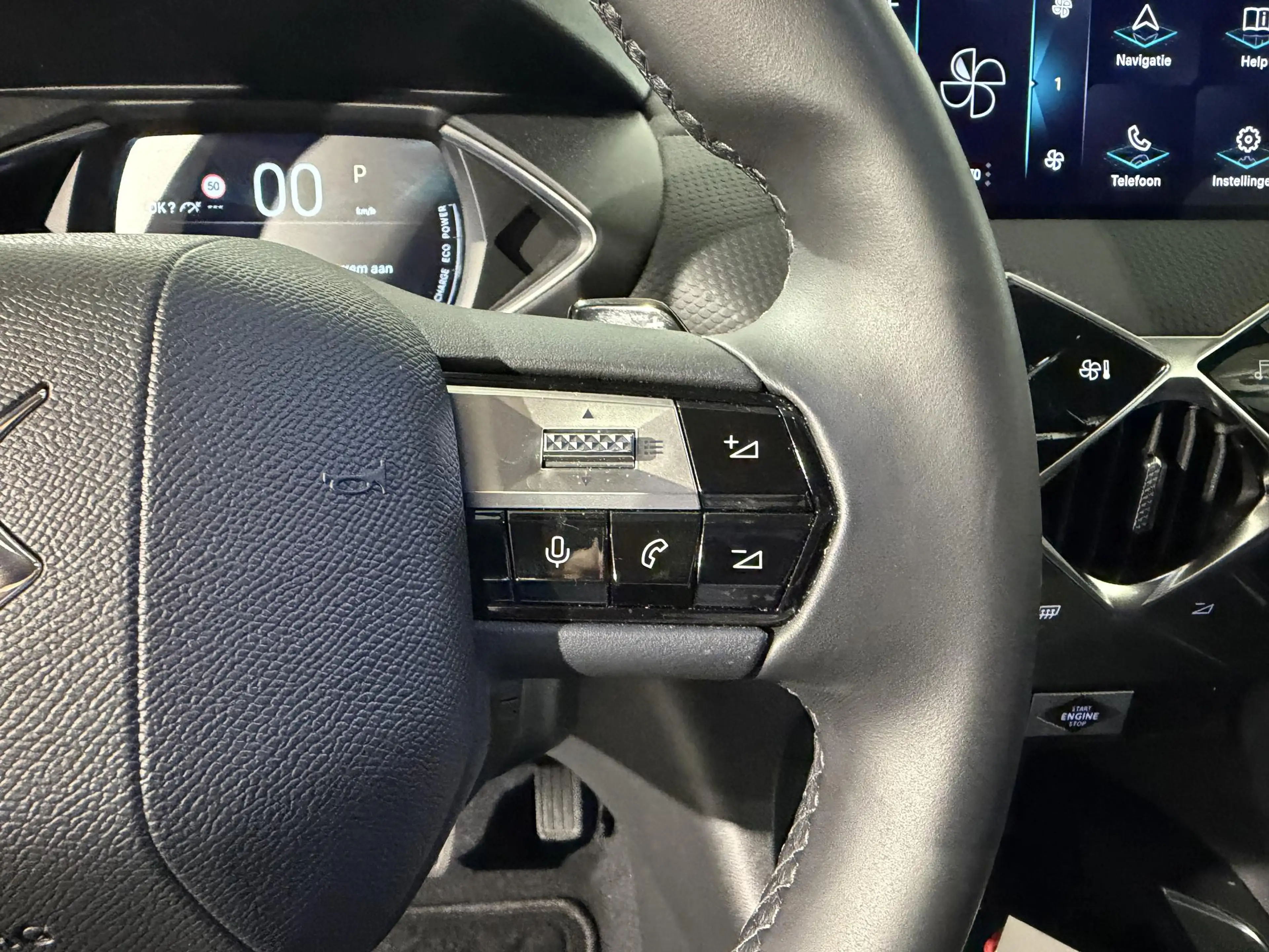 DS Automobiles DS 3 1.2 Hybrid 145 Ligne Business — photo 8