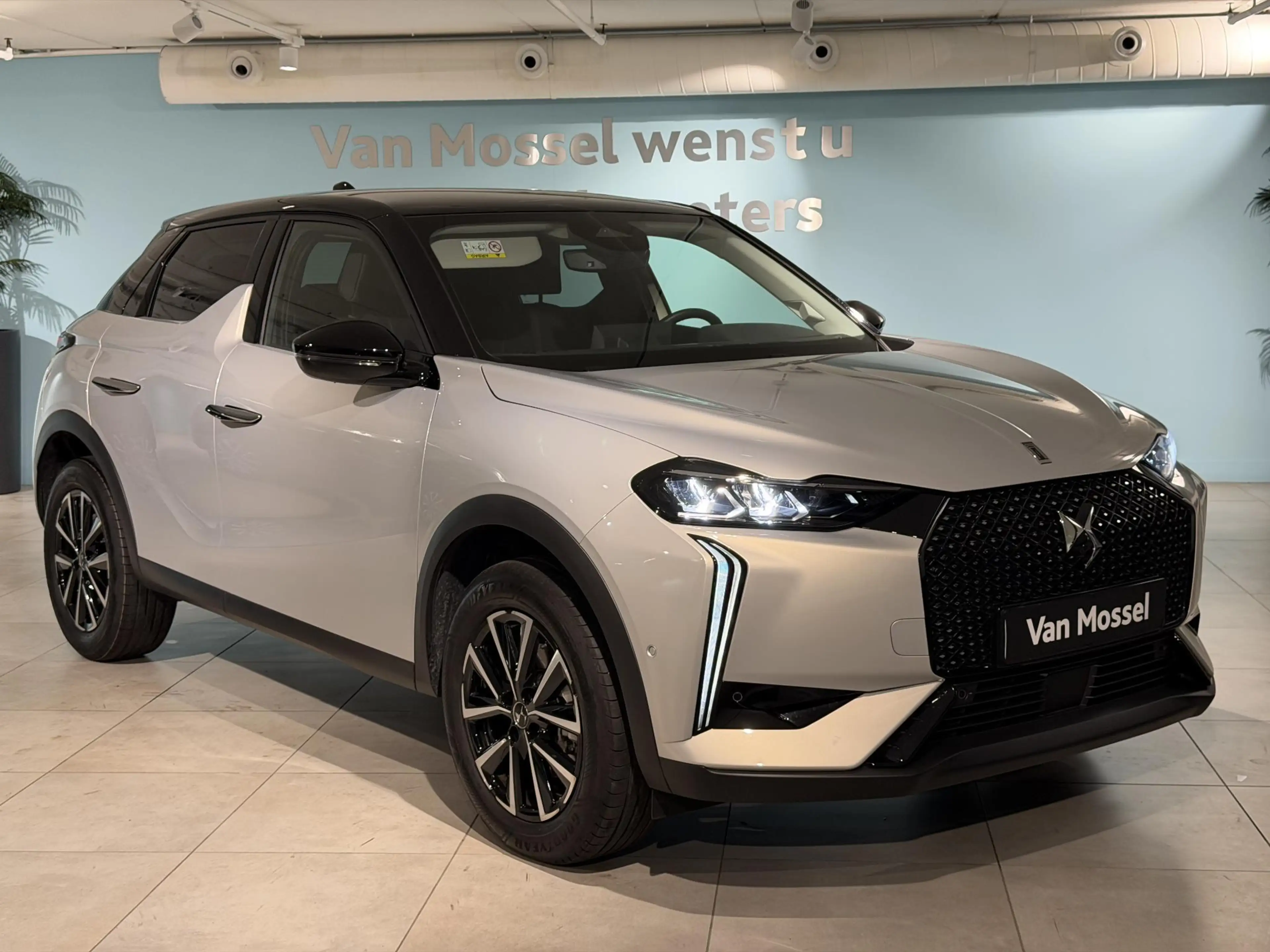 DS Automobiles DS 3 1.2 Hybrid 145 Ligne Business — photo 10