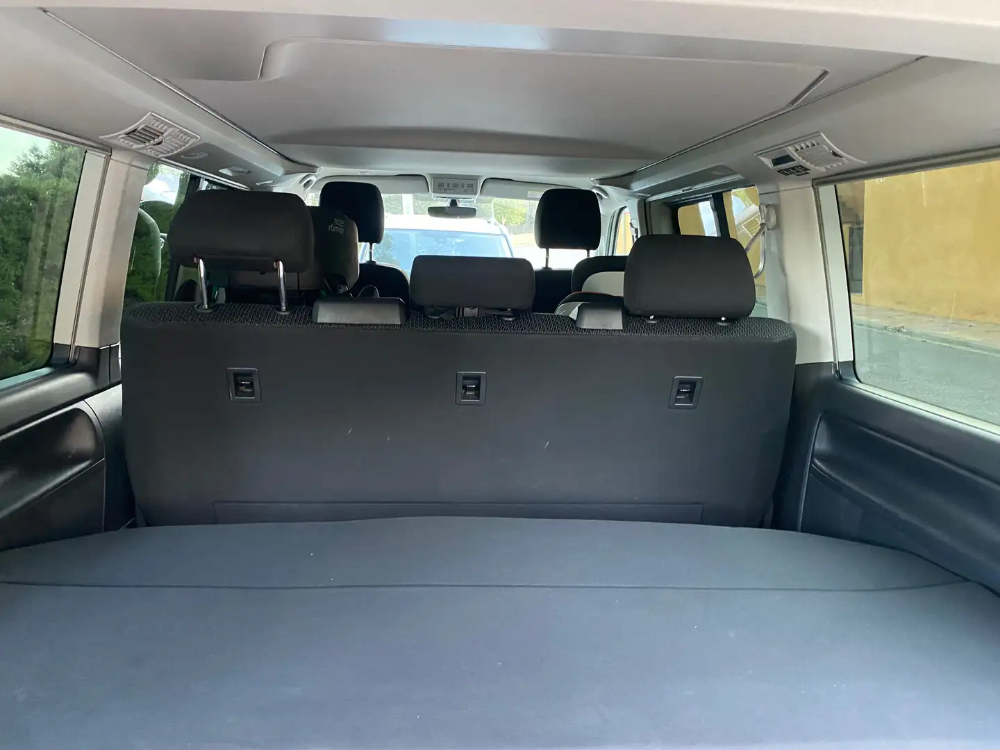 Volkswagen T6 California California 2.0TDI BMT Beach DSG 110kW Beach Bílá - 2