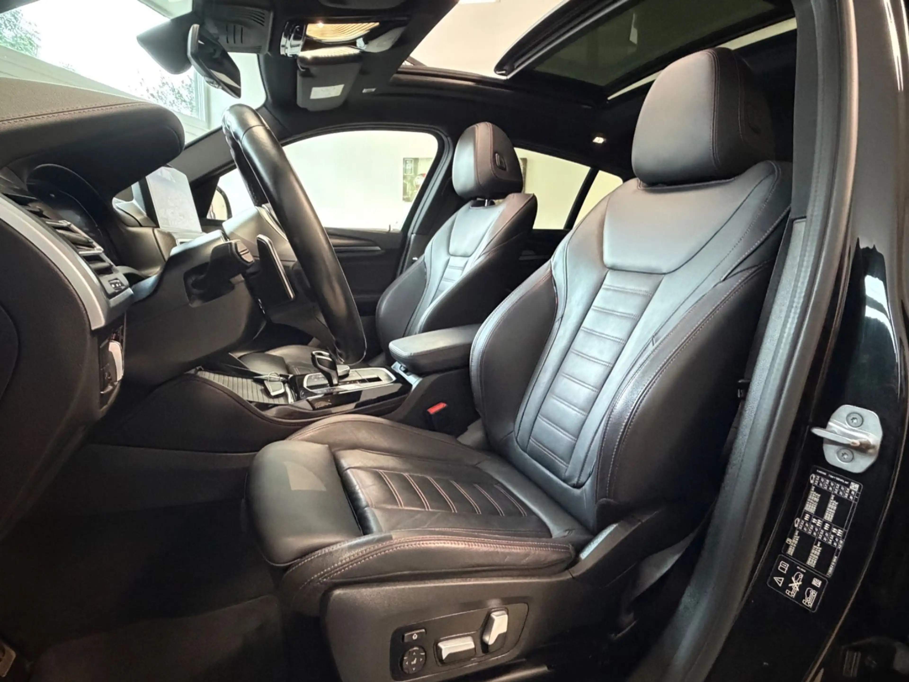 BMW X4 xDrive 30 d M Sport Paket, Leder, PANORAMA — photo 10