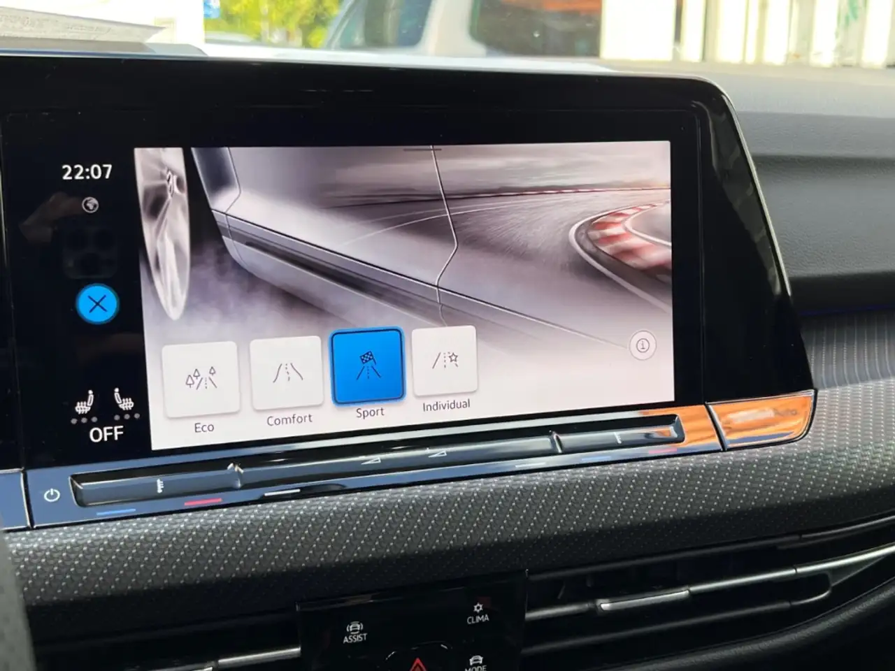 Volkswagen Golf VIII R-Line eTSI 1.5 LED Navi Kurvenlicht ACC Park 7