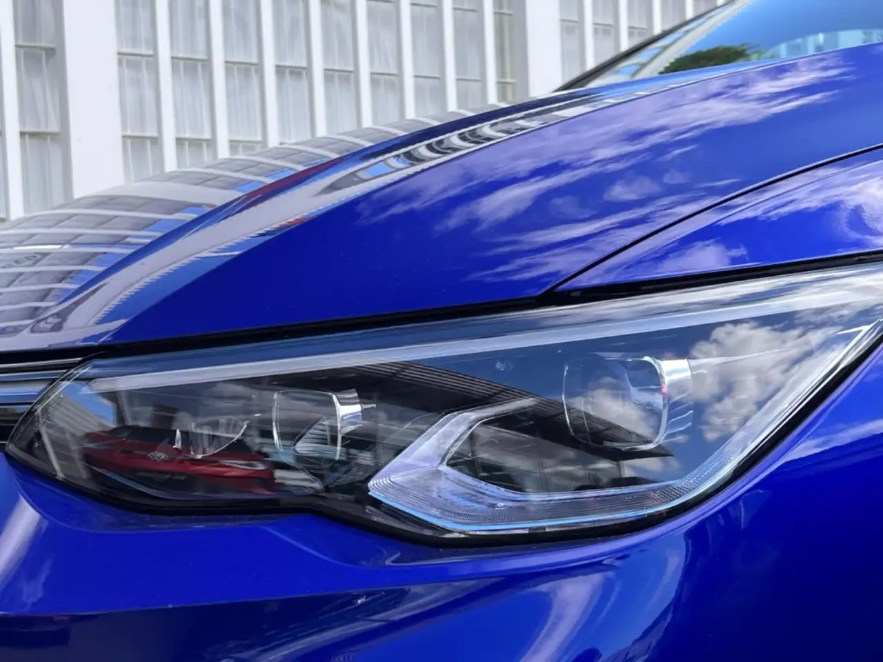 Volkswagen Golf VIII R-Line eTSI 1.5 LED Navi Kurvenlicht ACC Park 2