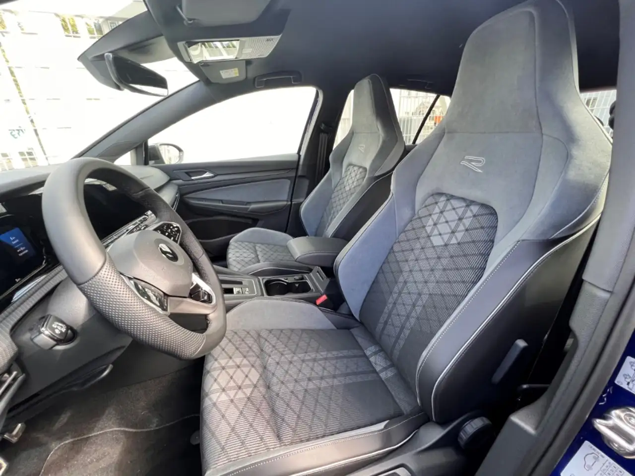 Volkswagen Golf VIII R-Line eTSI 1.5 LED Navi Kurvenlicht ACC Park 5