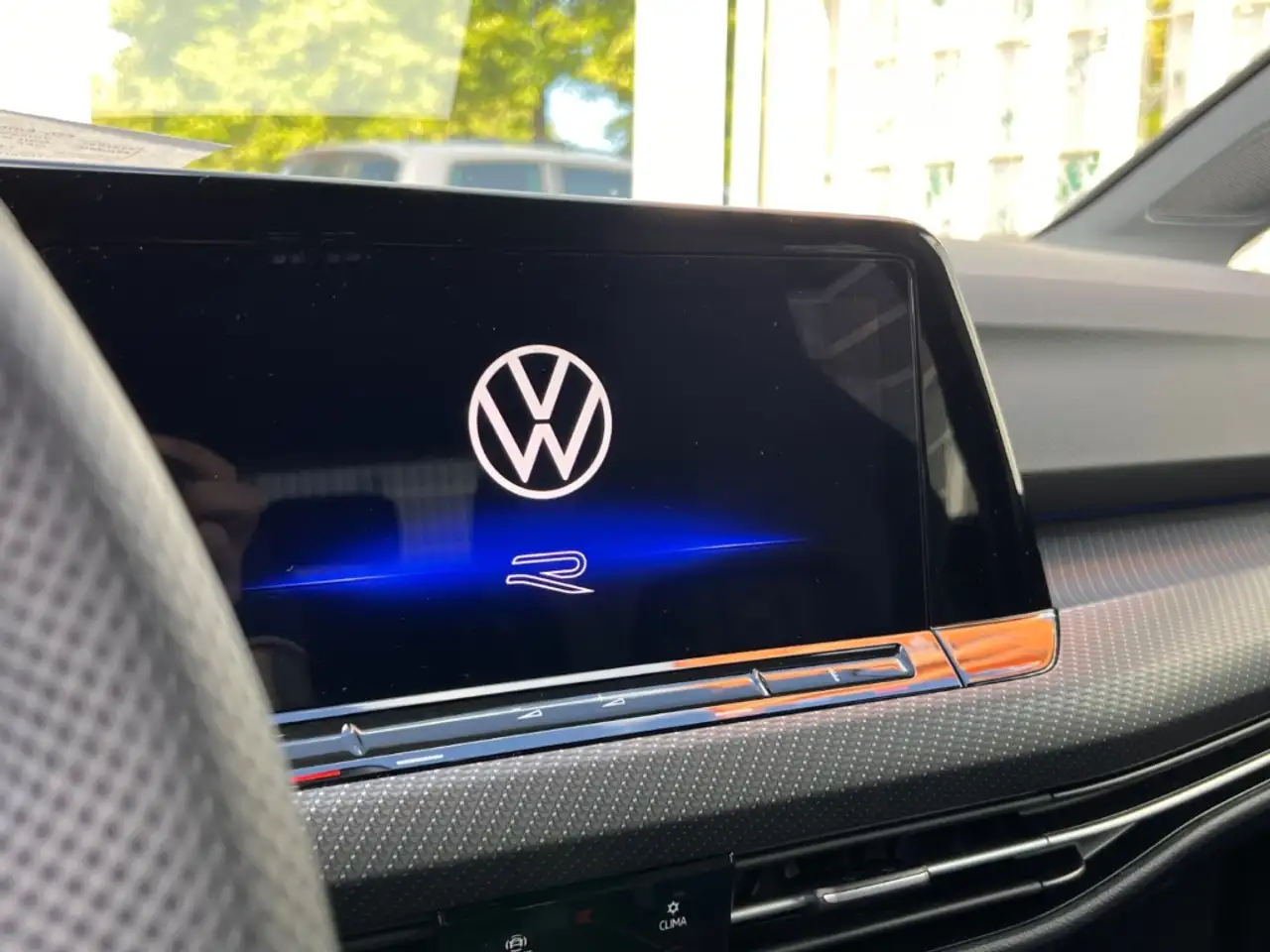 Volkswagen Golf VIII R-Line eTSI 1.5 LED Navi Kurvenlicht ACC Park 9
