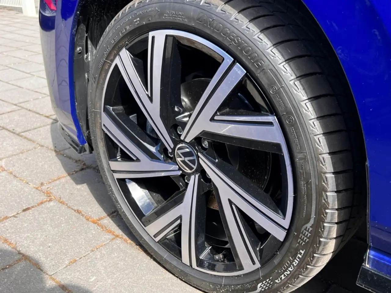 Volkswagen Golf VIII R-Line eTSI 1.5 LED Navi Kurvenlicht ACC Park 12