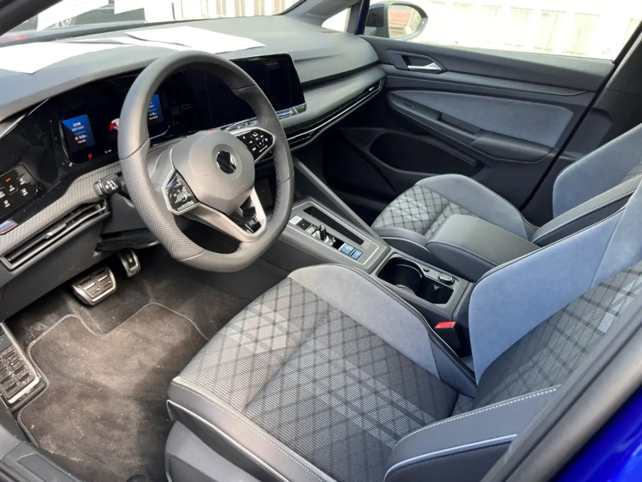 Volkswagen Golf VIII R-Line eTSI 1.5 LED Navi Kurvenlicht ACC Park 6