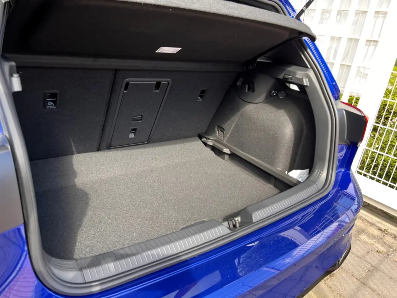 Volkswagen Golf VIII R-Line eTSI 1.5 LED Navi Kurvenlicht ACC Park 14
