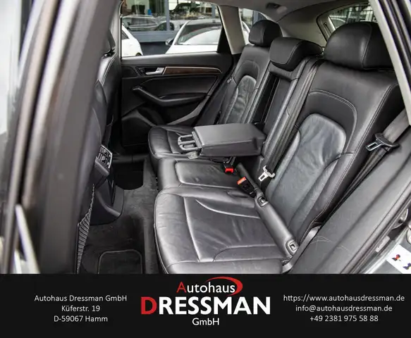 Audi Q5 view 12