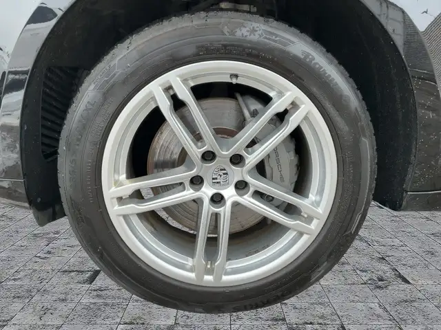 Porsche Macan view 8