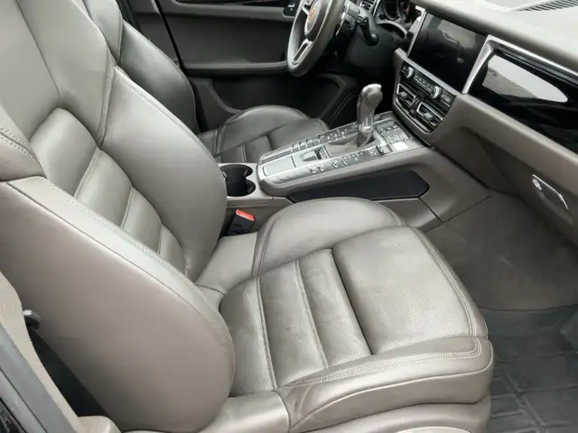 Porsche Macan view 12