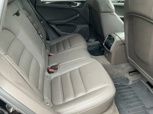 Porsche Macan view 13