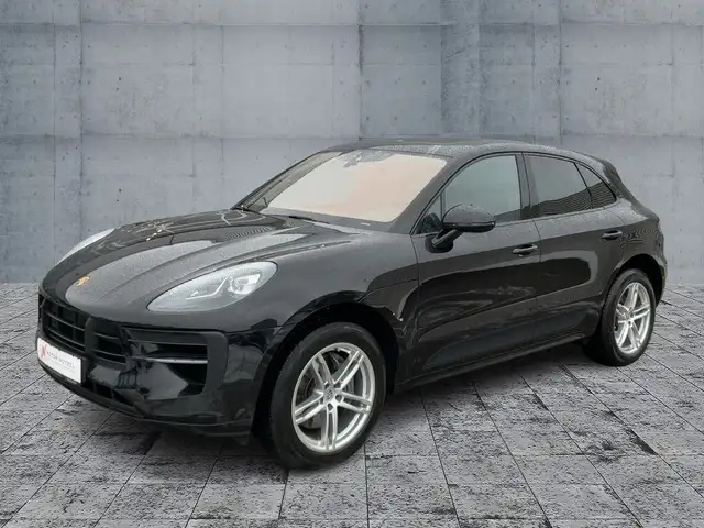 Porsche Macan view 2
