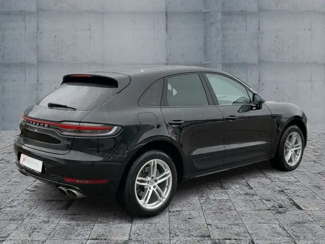 Porsche Macan view 6