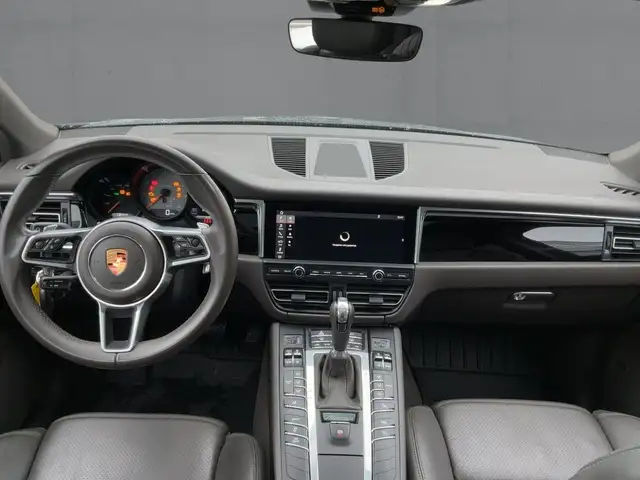 Porsche Macan view 9