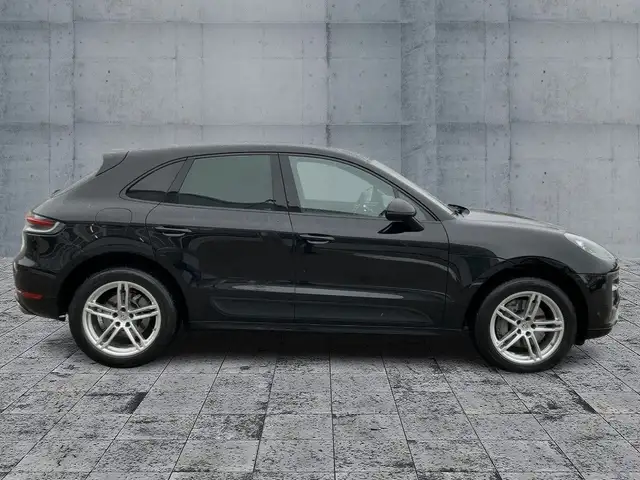 Porsche Macan view 7
