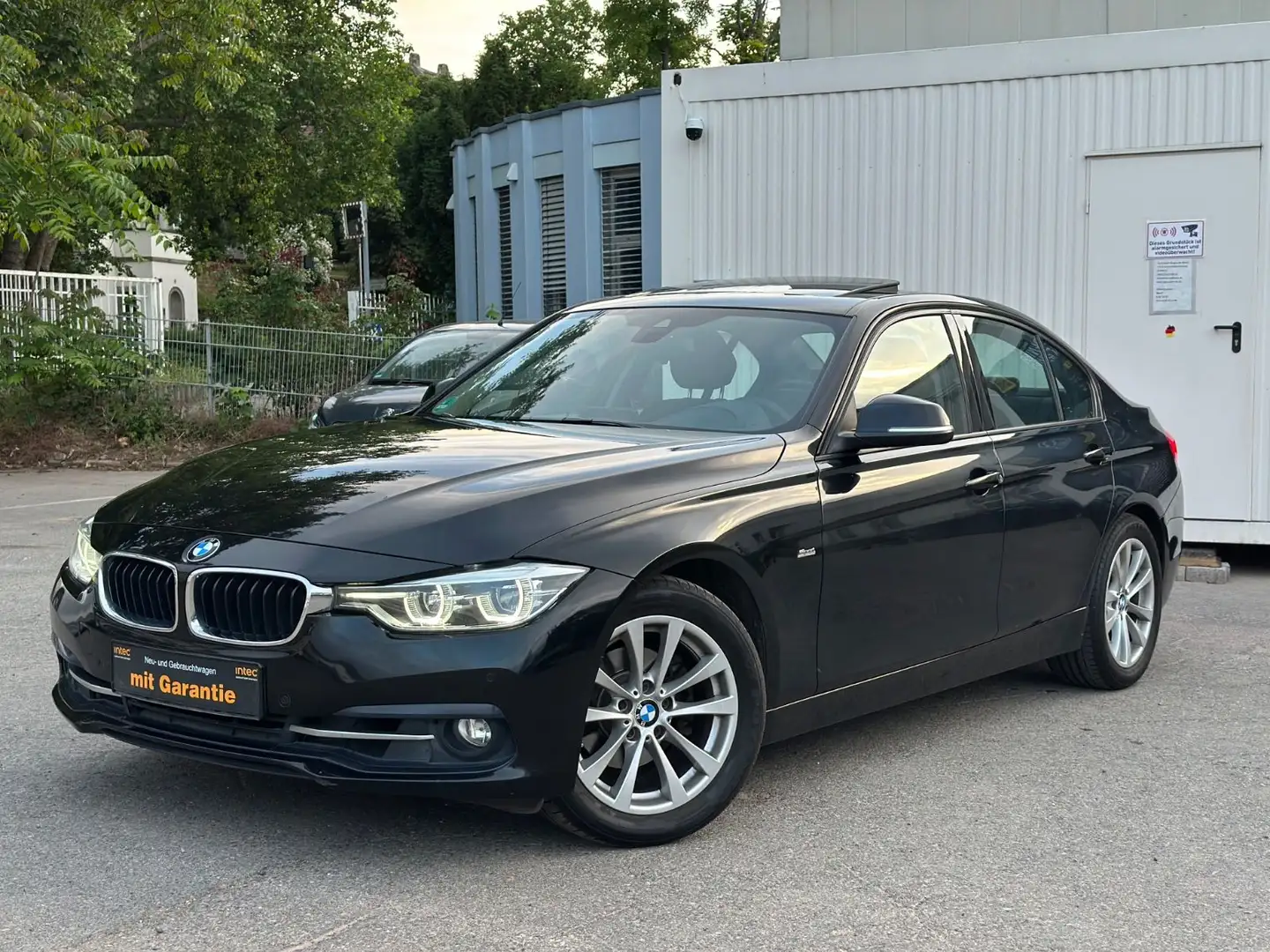 BMW 320 i Sport Line*LED*Servicegepflegt* Negro - 1