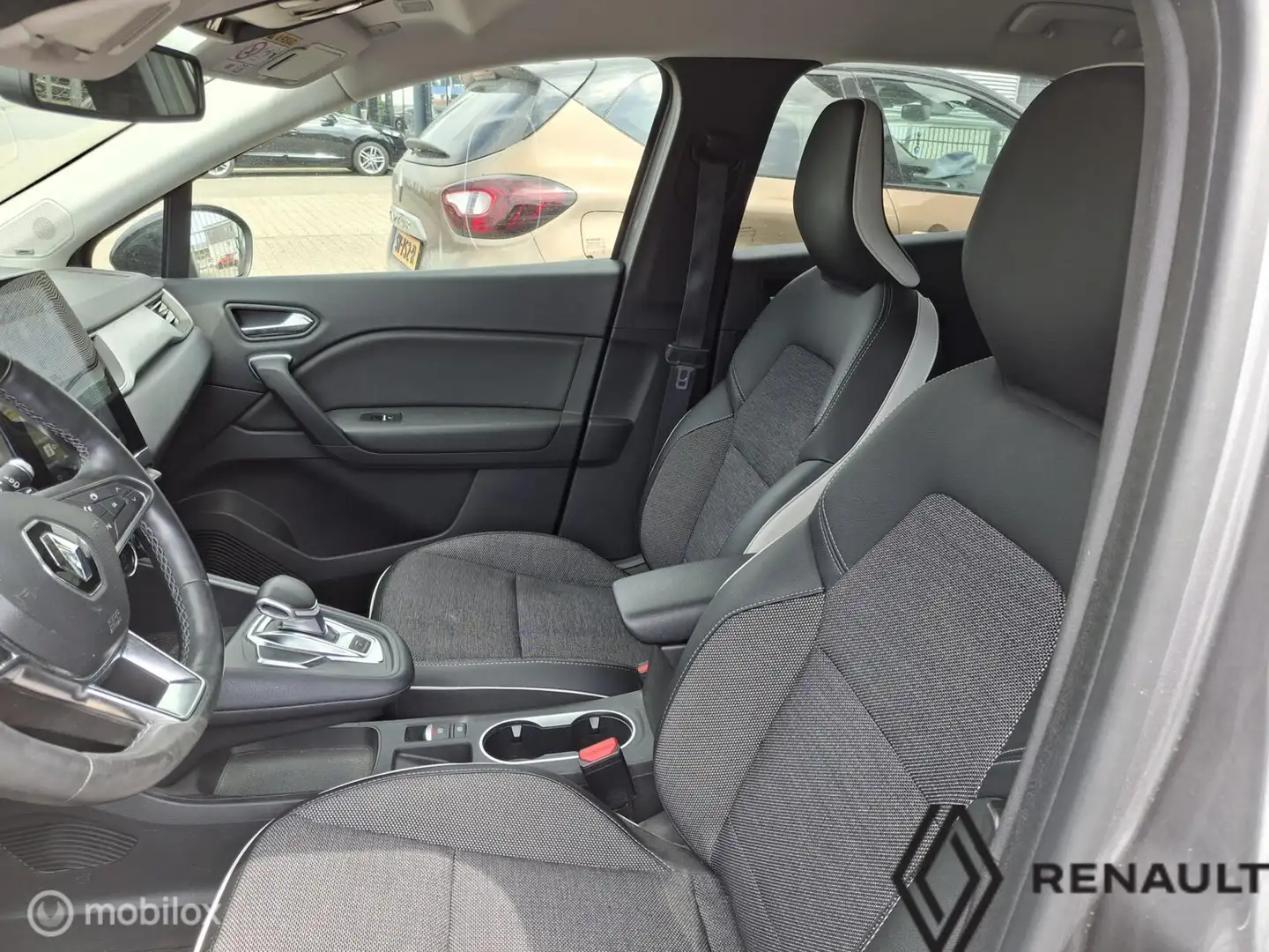 Renault Captur 1.3 TCe 140 Intens Grijs - 2