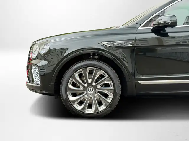Bentley Bentayga view 8