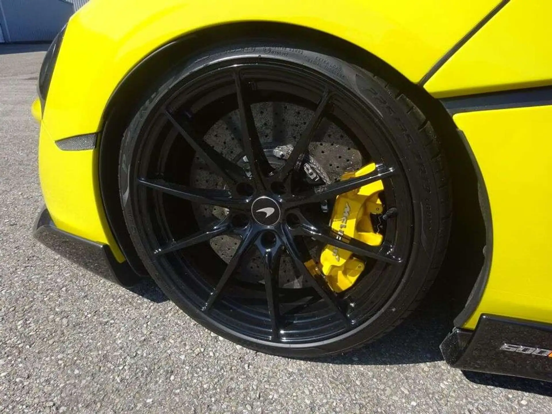 맥라렌 600LT 2020 노랑 사진 3