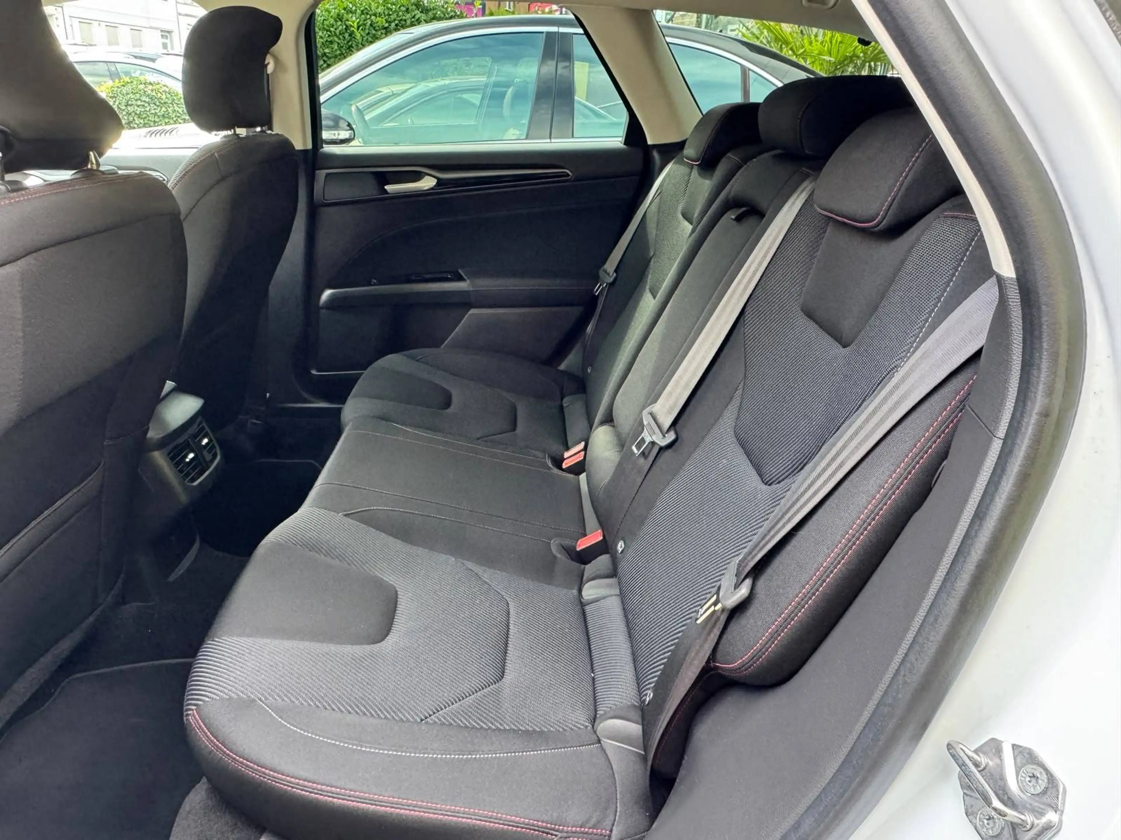 Ford Mondeo ST-Line Automatik/sehr gepflegt — photo 13