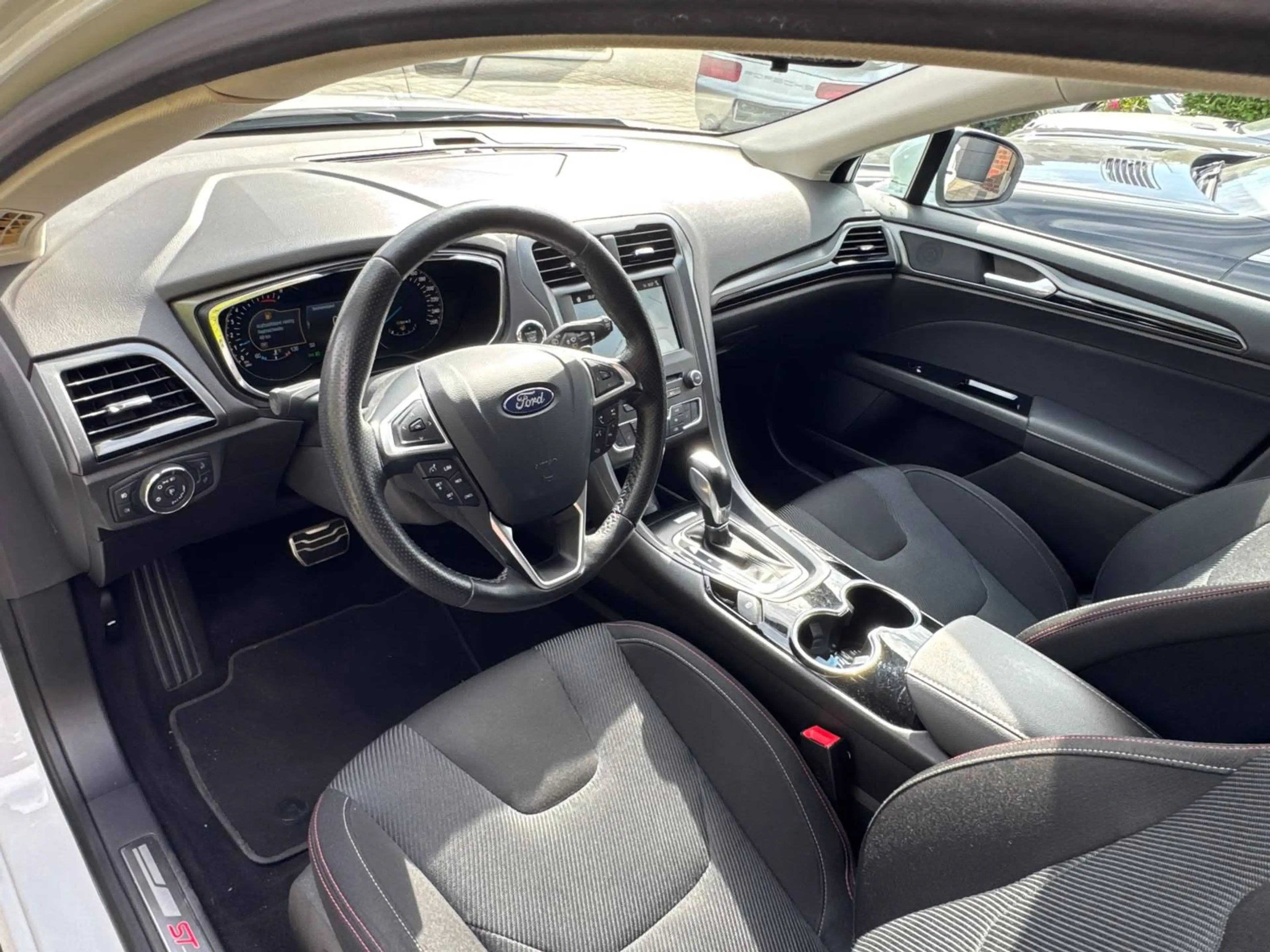 Ford Mondeo ST-Line Automatik/sehr gepflegt — photo 9