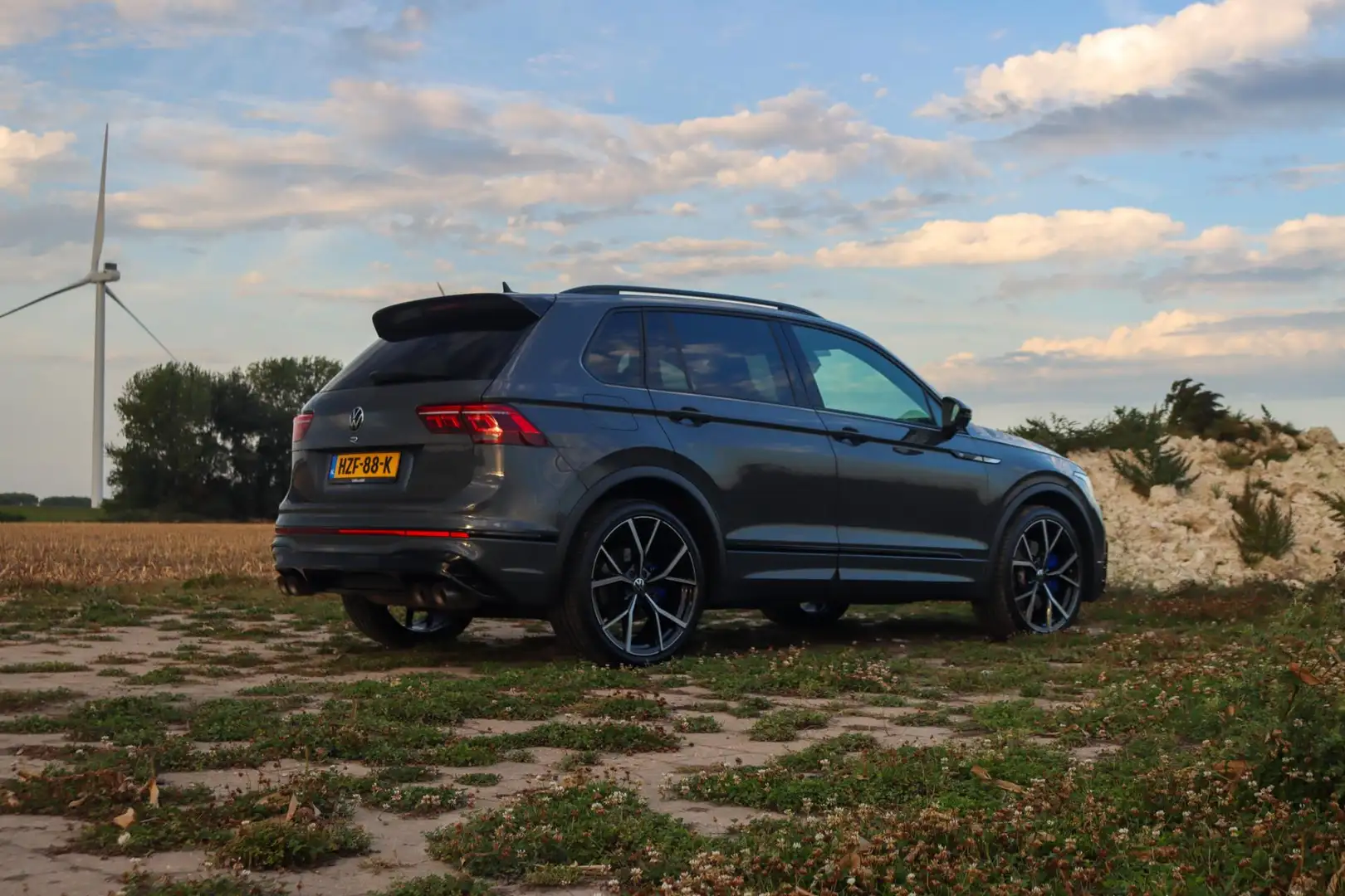 Volkswagen Tiguan 2.0 TSI R 75 Edition 4Motion | Akrapovic | Pano | Grijs - 2