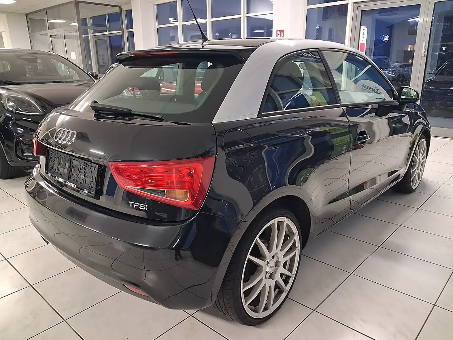 Audi A1 1,2 TFSI Ambition Bi-Color Schwarz - 2