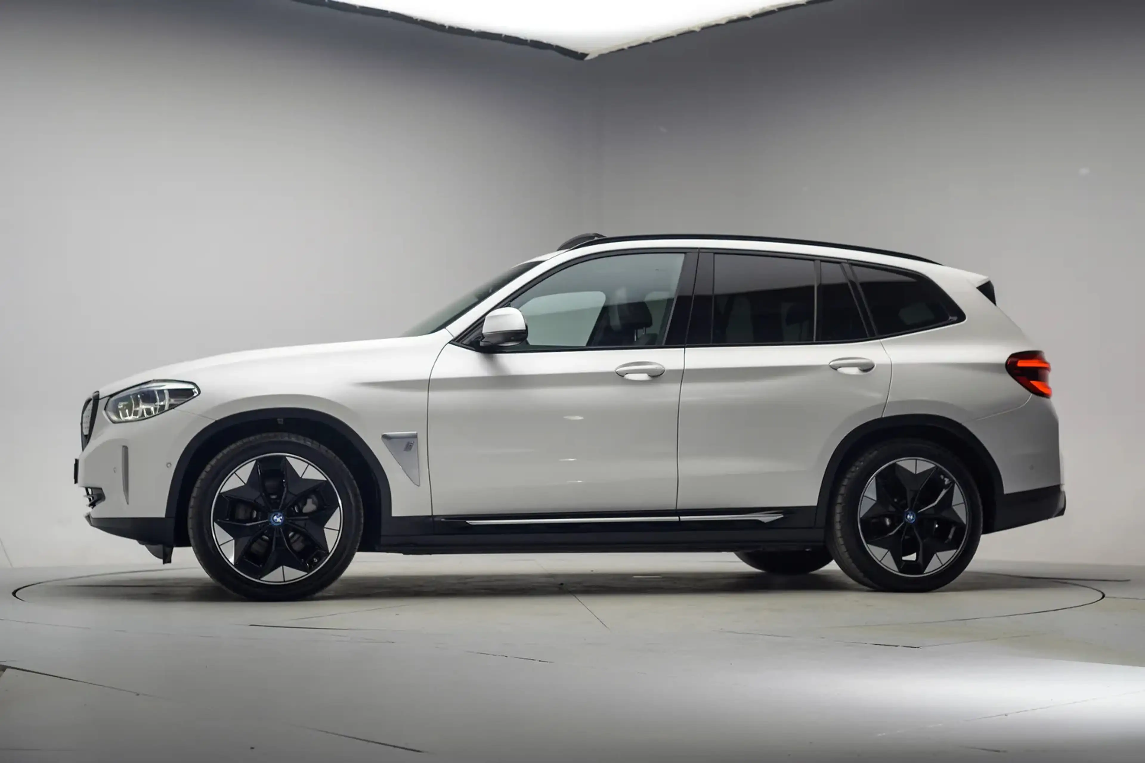 BMW iX3 High Executive 80 kWh Aut. [ Panoramadak Adapt.cru — photo 2