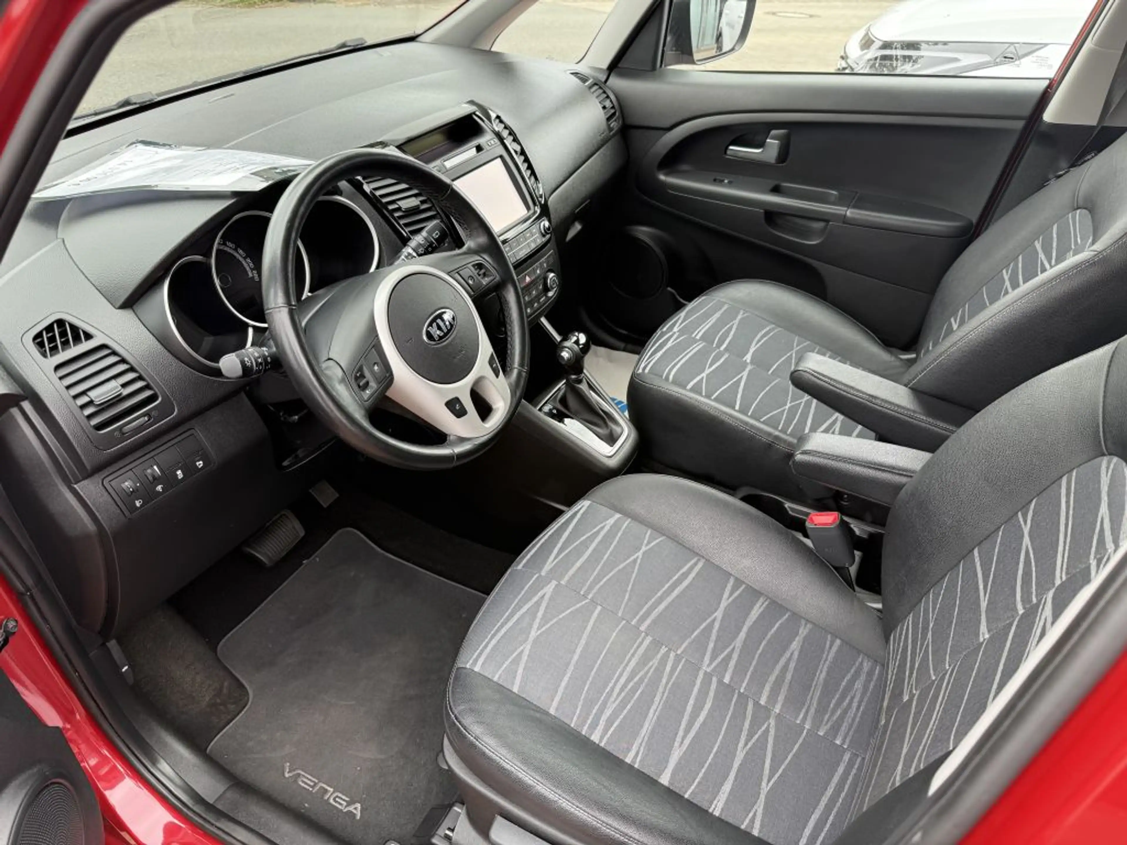 Kia Venga 1.6 CVVT Automatik Dream-Team Edition — photo 6