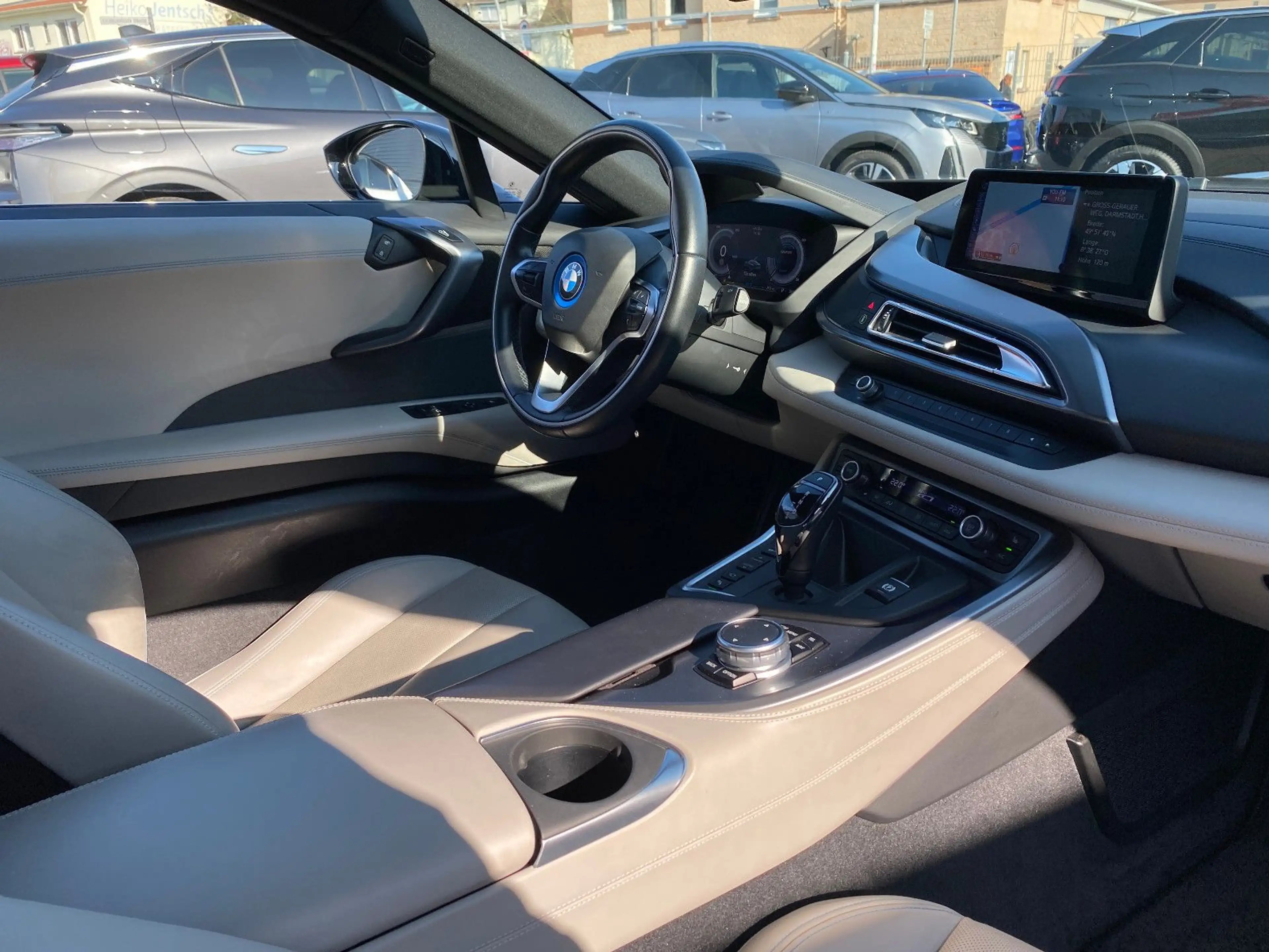BMW i8 Coupe Pure Impulse Harman-Kardon/HuD/360°/LED — photo 12