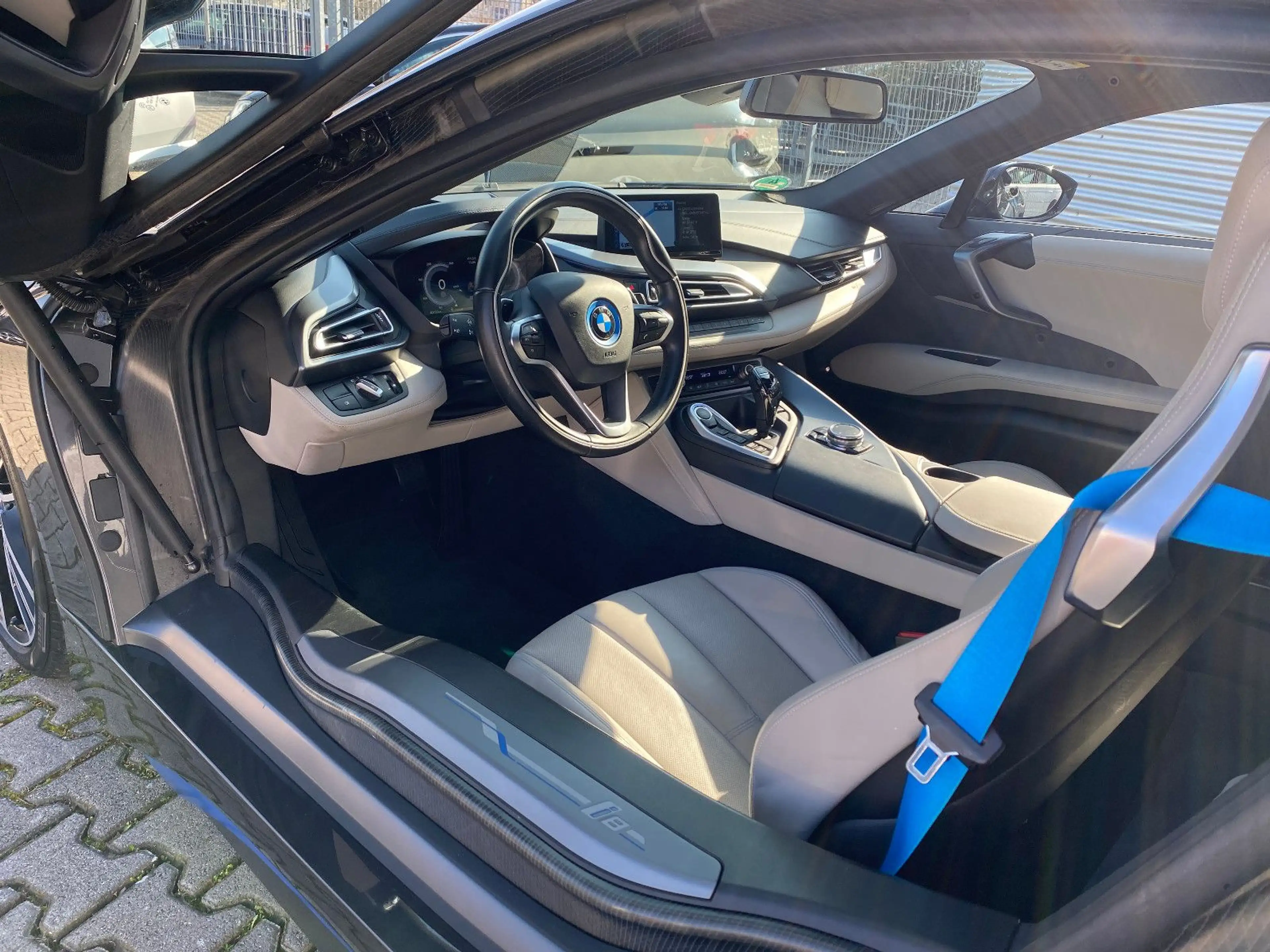BMW i8 Coupe Pure Impulse Harman-Kardon/HuD/360°/LED — photo 6