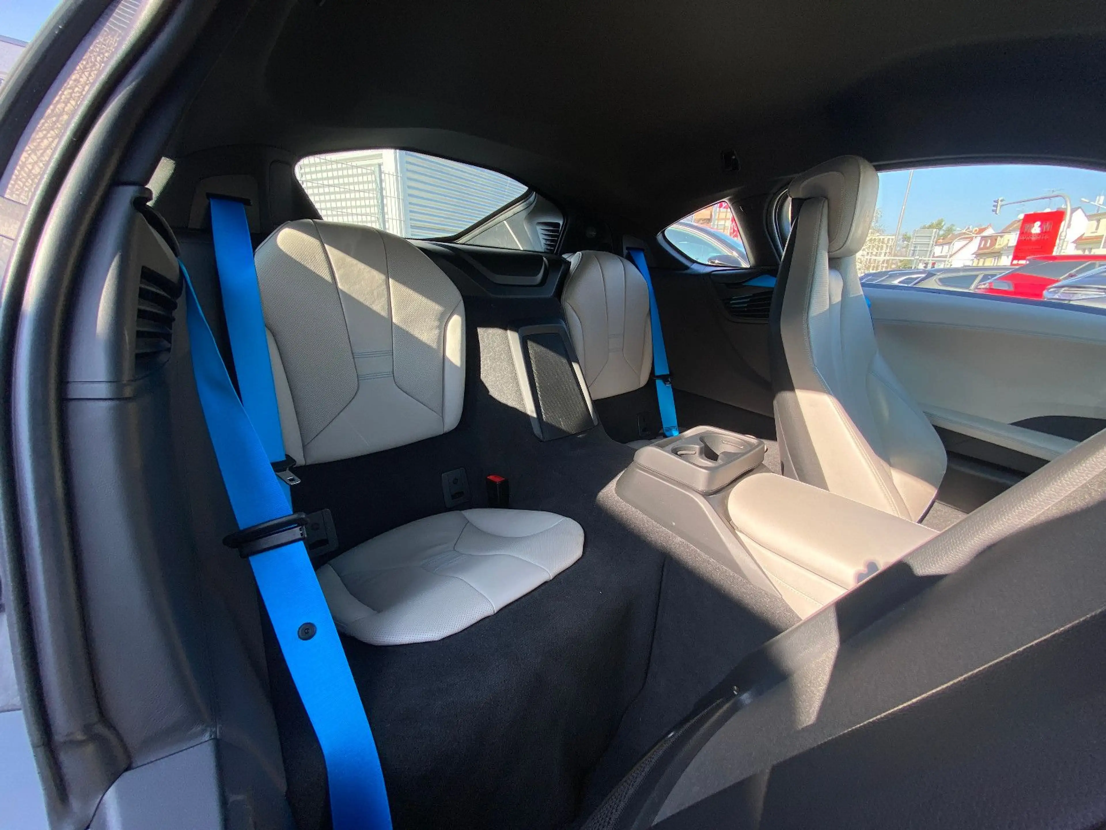 BMW i8 Coupe Pure Impulse Harman-Kardon/HuD/360°/LED — photo 13