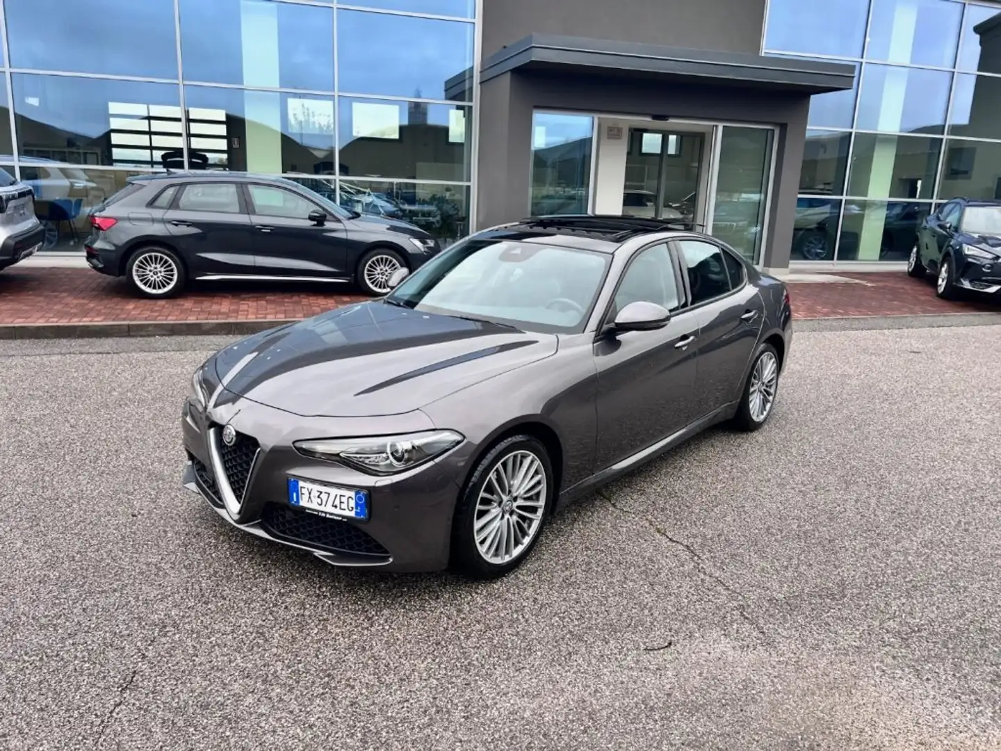 Alfa Romeo Giulia 2.2 Turbodiesel 190 CV AT8 AWD Q4 Executive Gris - 1