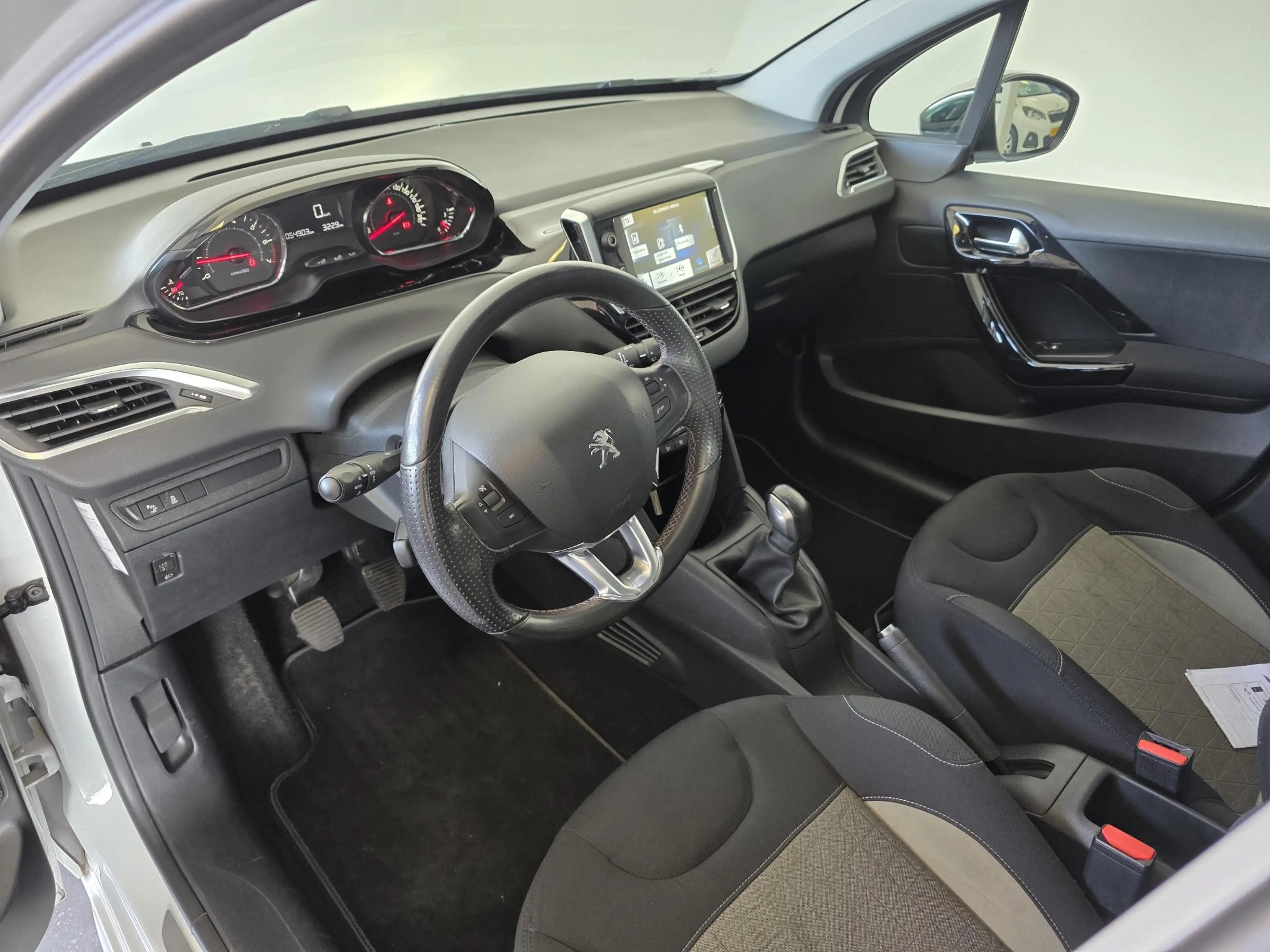 Peugeot 208 1.2 VTi Oxygo | NL-Auto | 100% Dlr onderhouden | L — photo 5