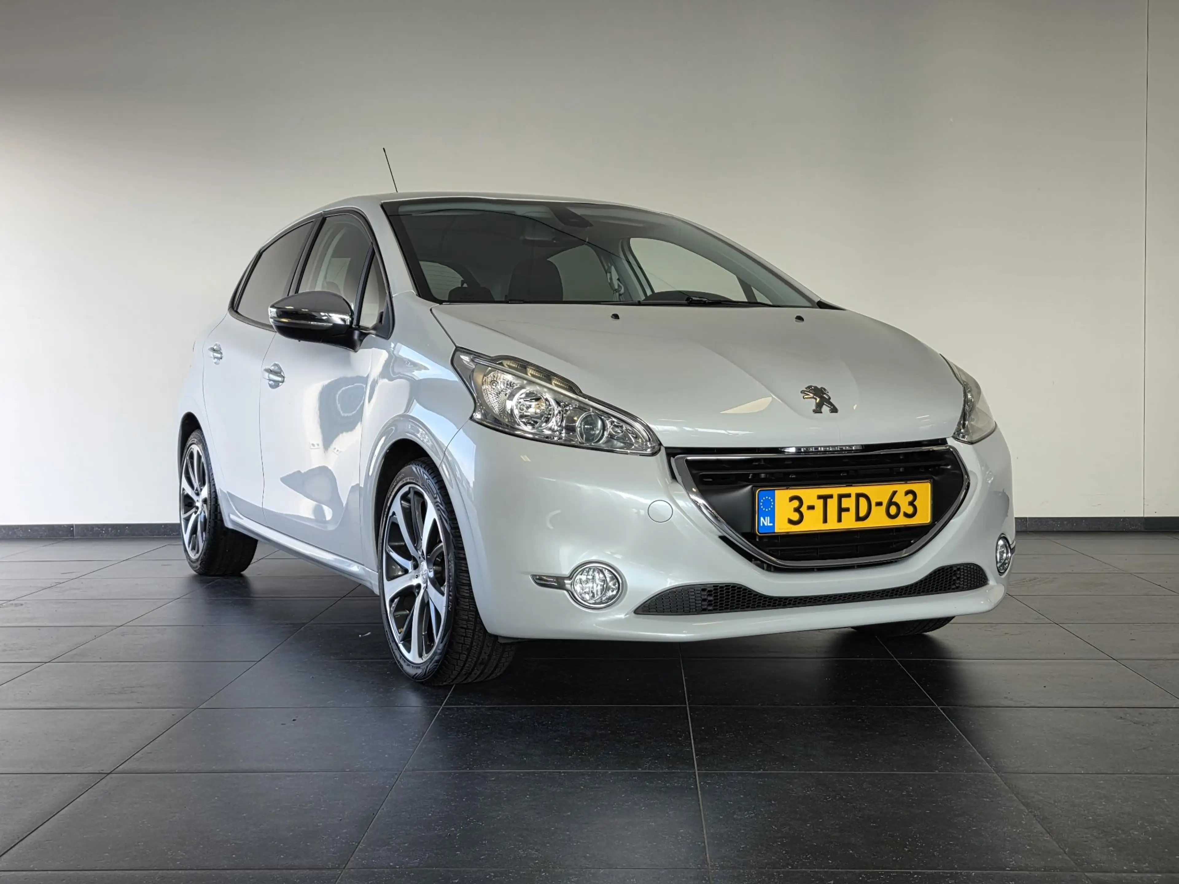 Peugeot 208 1.2 VTi Oxygo | NL-Auto | 100% Dlr onderhouden | L — photo 3