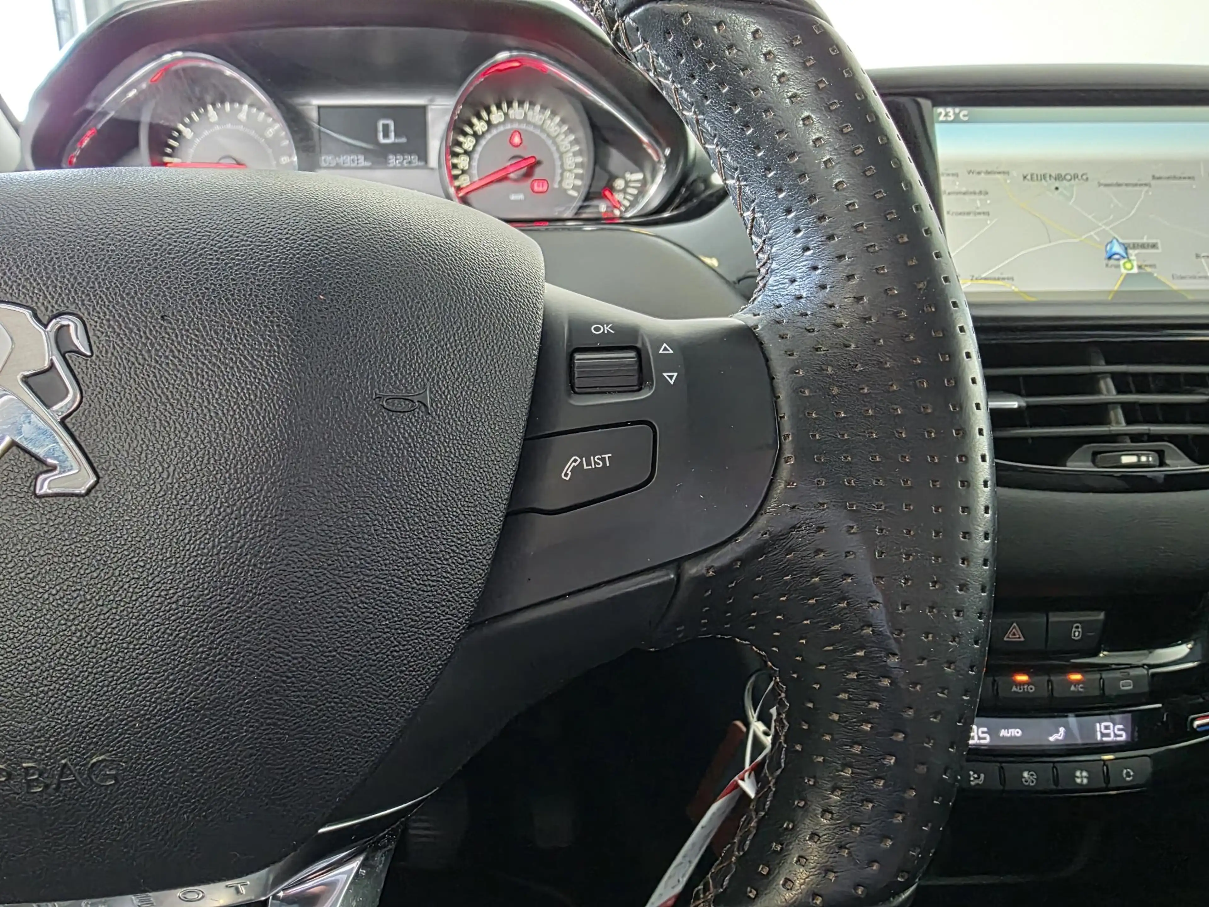 Peugeot 208 1.2 VTi Oxygo | NL-Auto | 100% Dlr onderhouden | L — photo 14