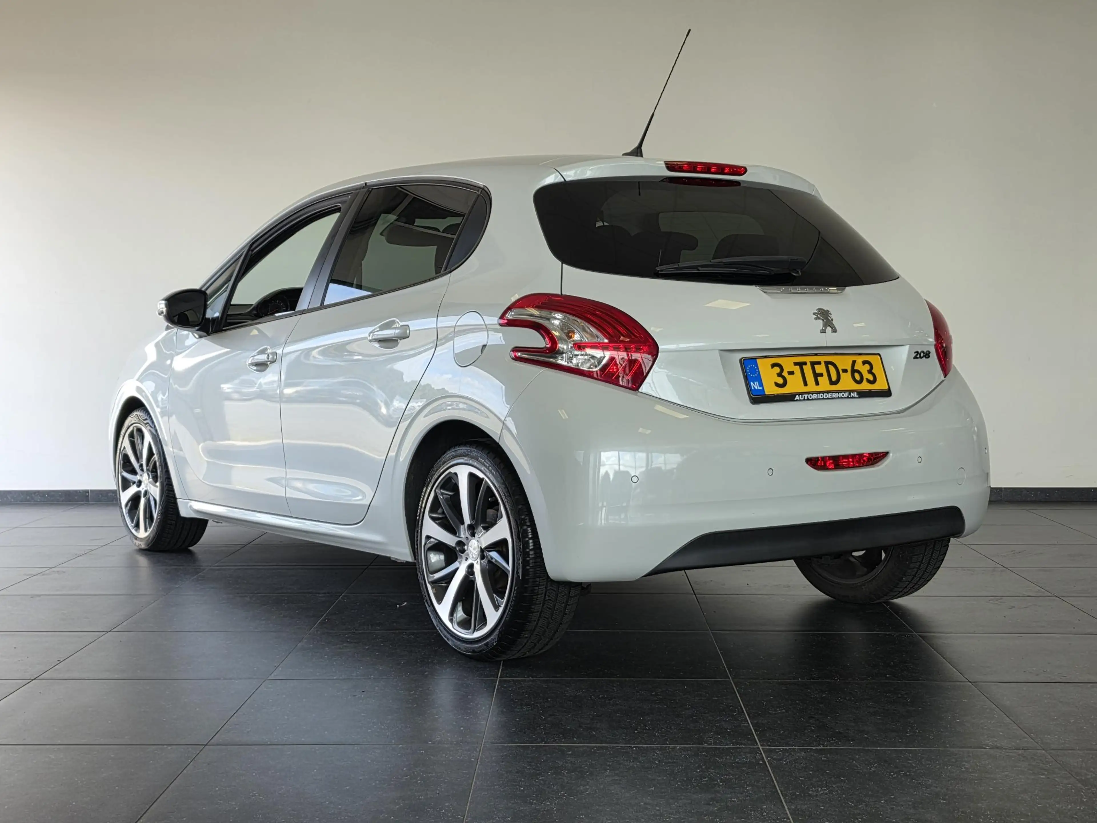 Peugeot 208 1.2 VTi Oxygo | NL-Auto | 100% Dlr onderhouden | L — photo 9