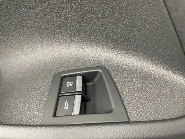 Audi Q7 view 12