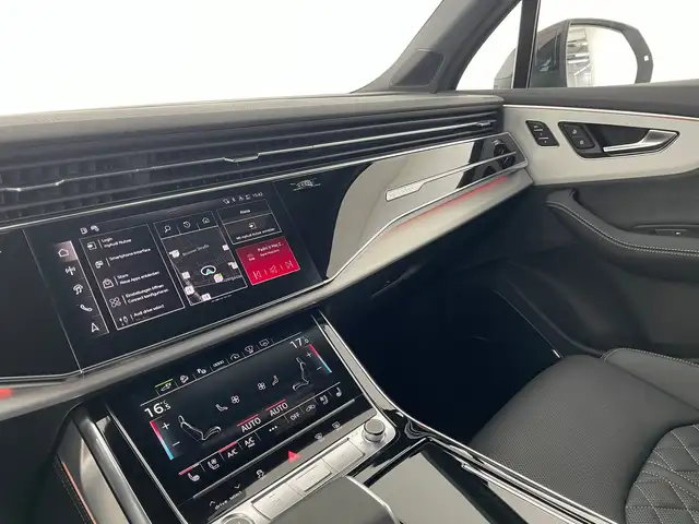Audi Q7 view 8